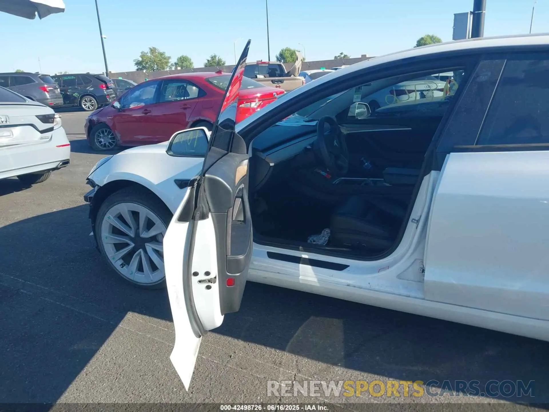 5 Photograph of a damaged car 5YJ3E1EB8MF005923 TESLA MODEL 3 2021