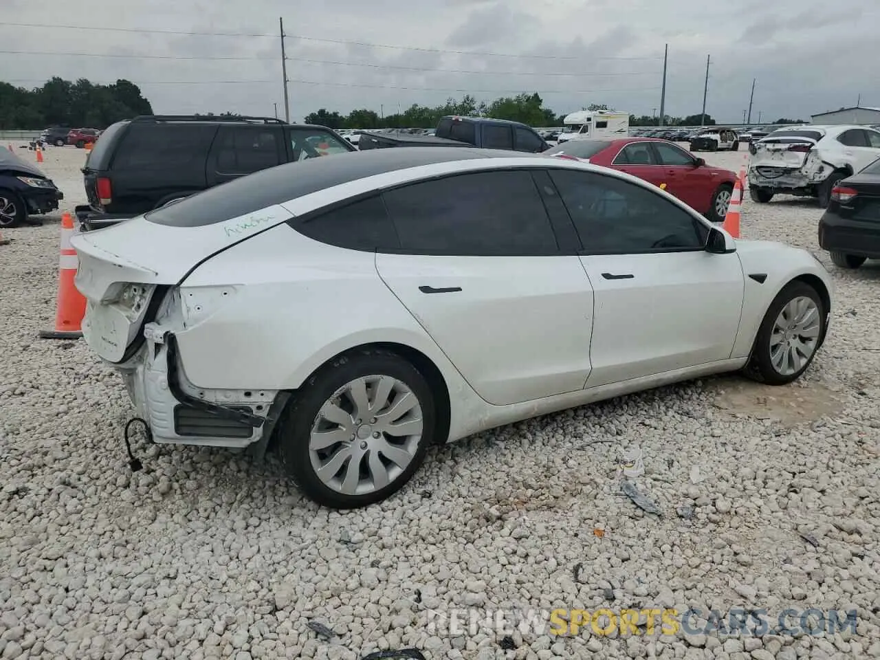 3 Photograph of a damaged car 5YJ3E1EB8MF079732 TESLA MODEL 3 2021