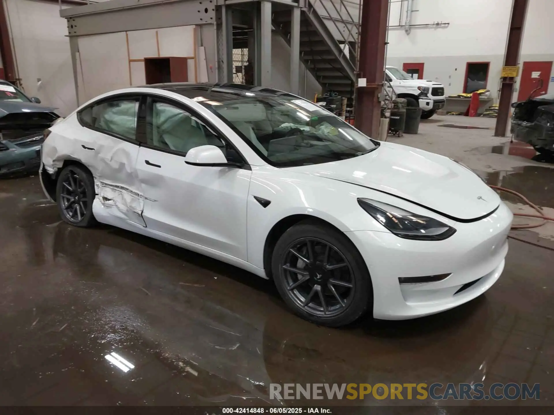 1 Photograph of a damaged car 5YJ3E1EB8MF995908 TESLA MODEL 3 2021