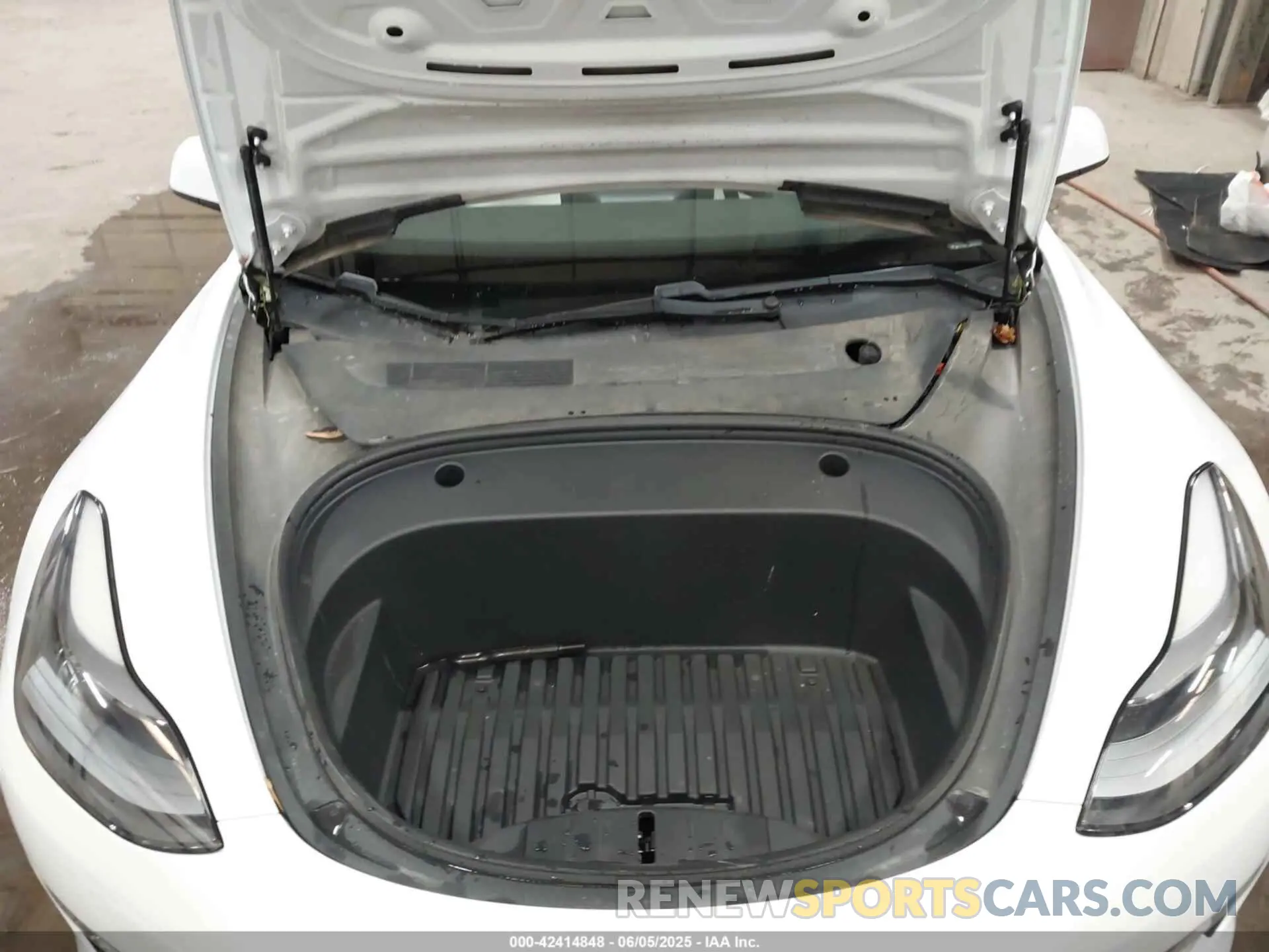 10 Photograph of a damaged car 5YJ3E1EB8MF995908 TESLA MODEL 3 2021