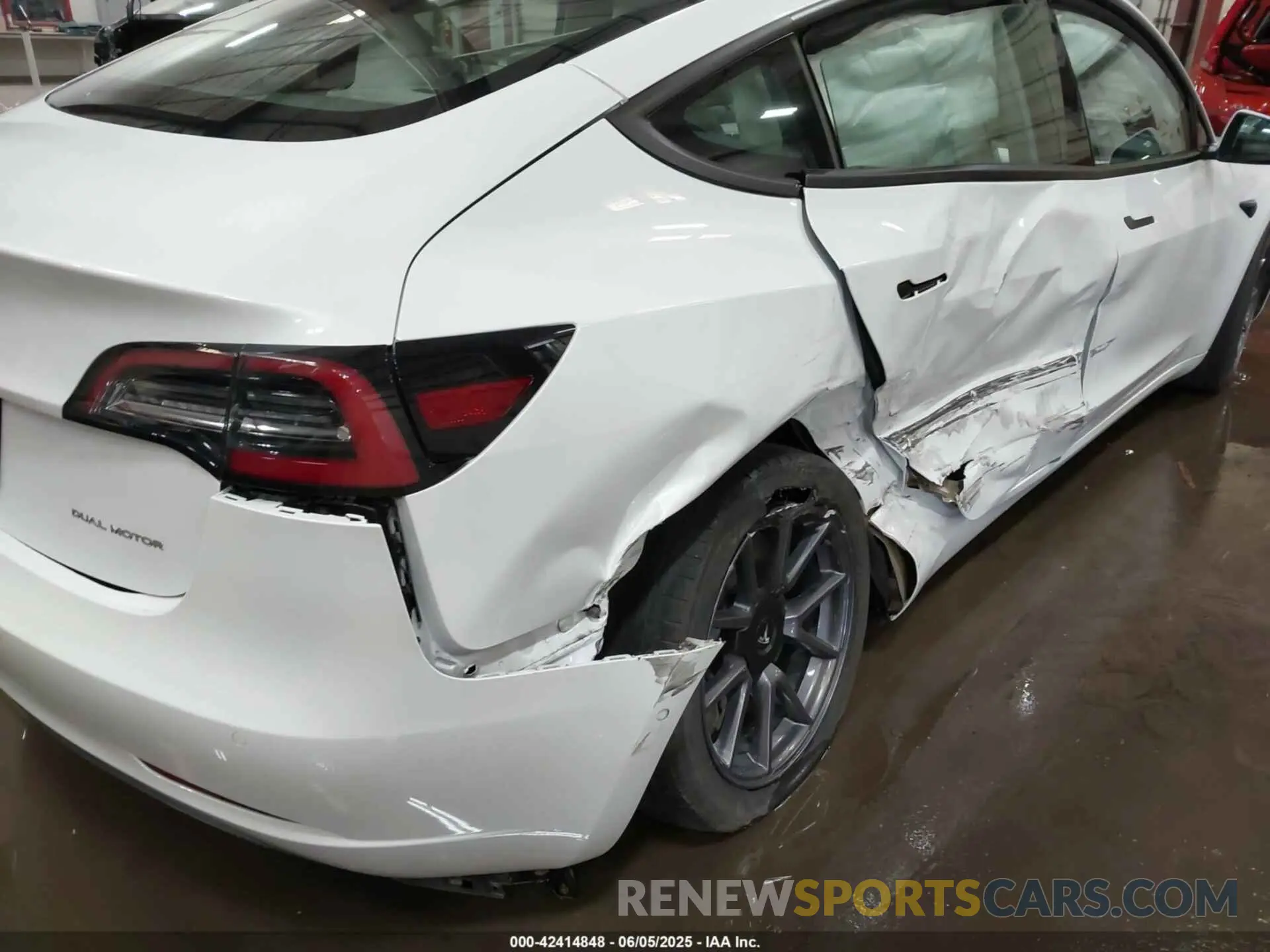 18 Photograph of a damaged car 5YJ3E1EB8MF995908 TESLA MODEL 3 2021