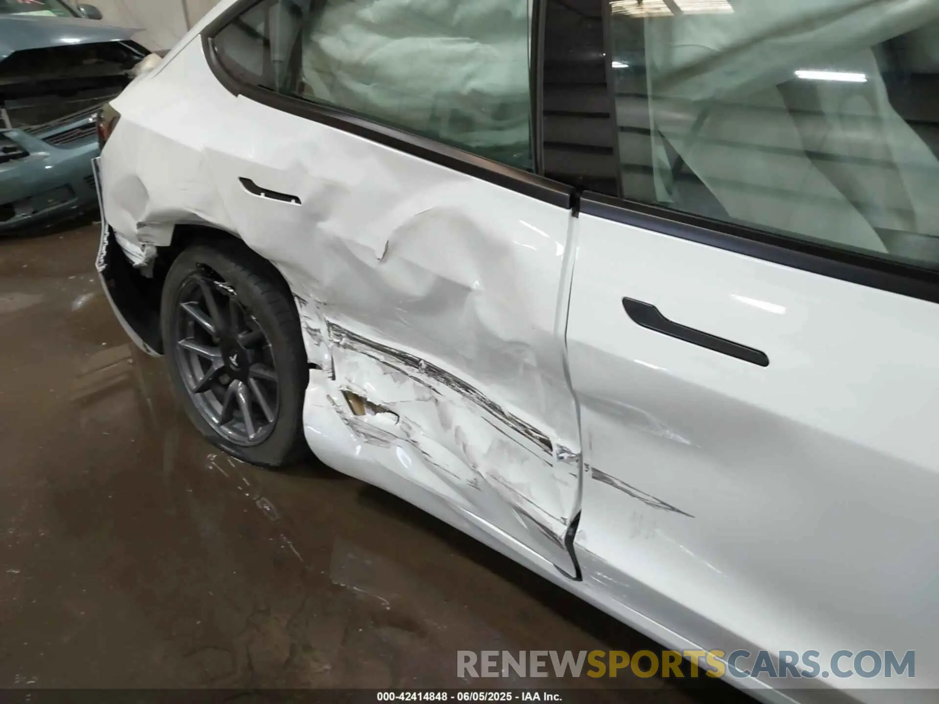 19 Photograph of a damaged car 5YJ3E1EB8MF995908 TESLA MODEL 3 2021