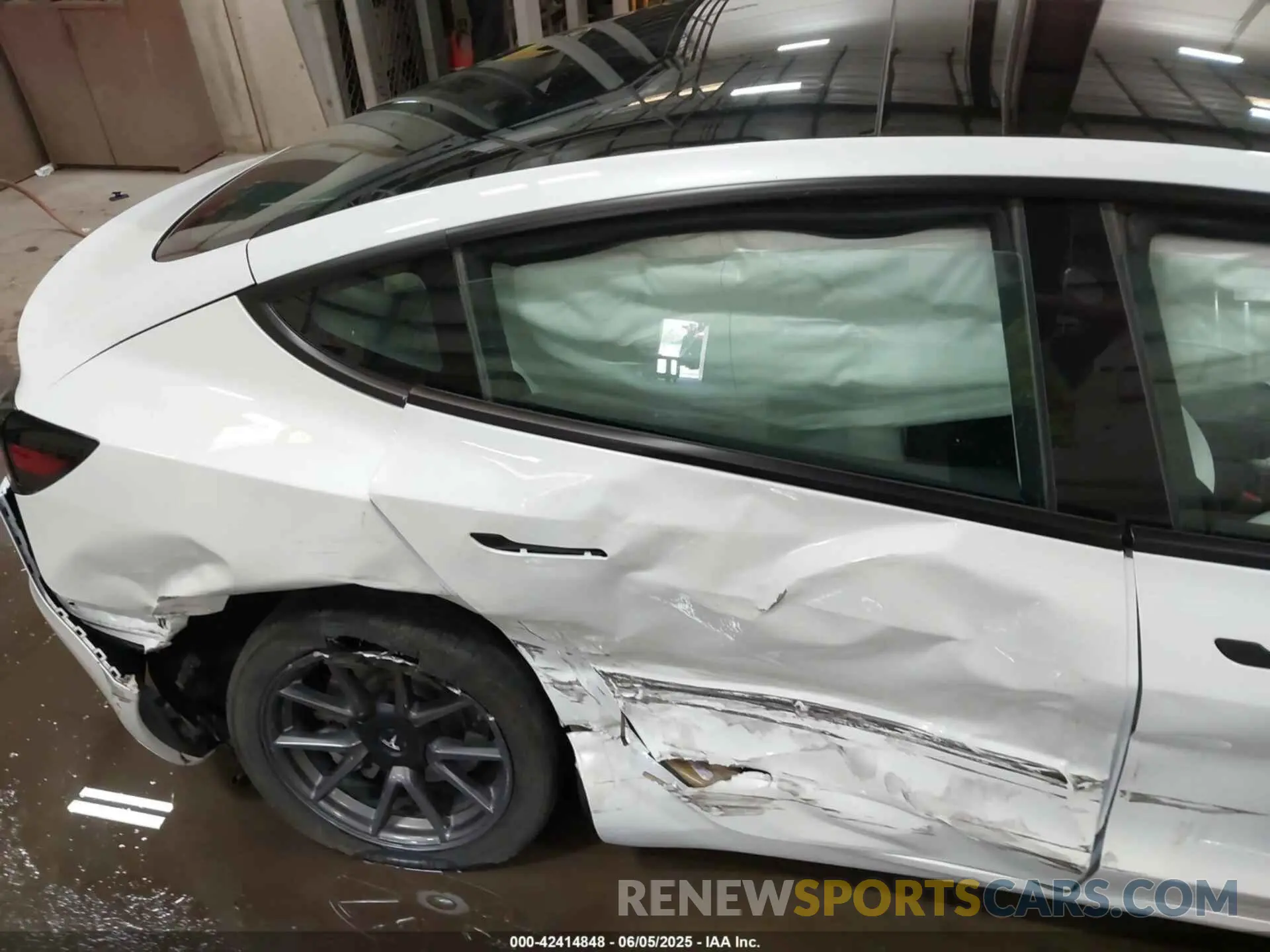 20 Photograph of a damaged car 5YJ3E1EB8MF995908 TESLA MODEL 3 2021