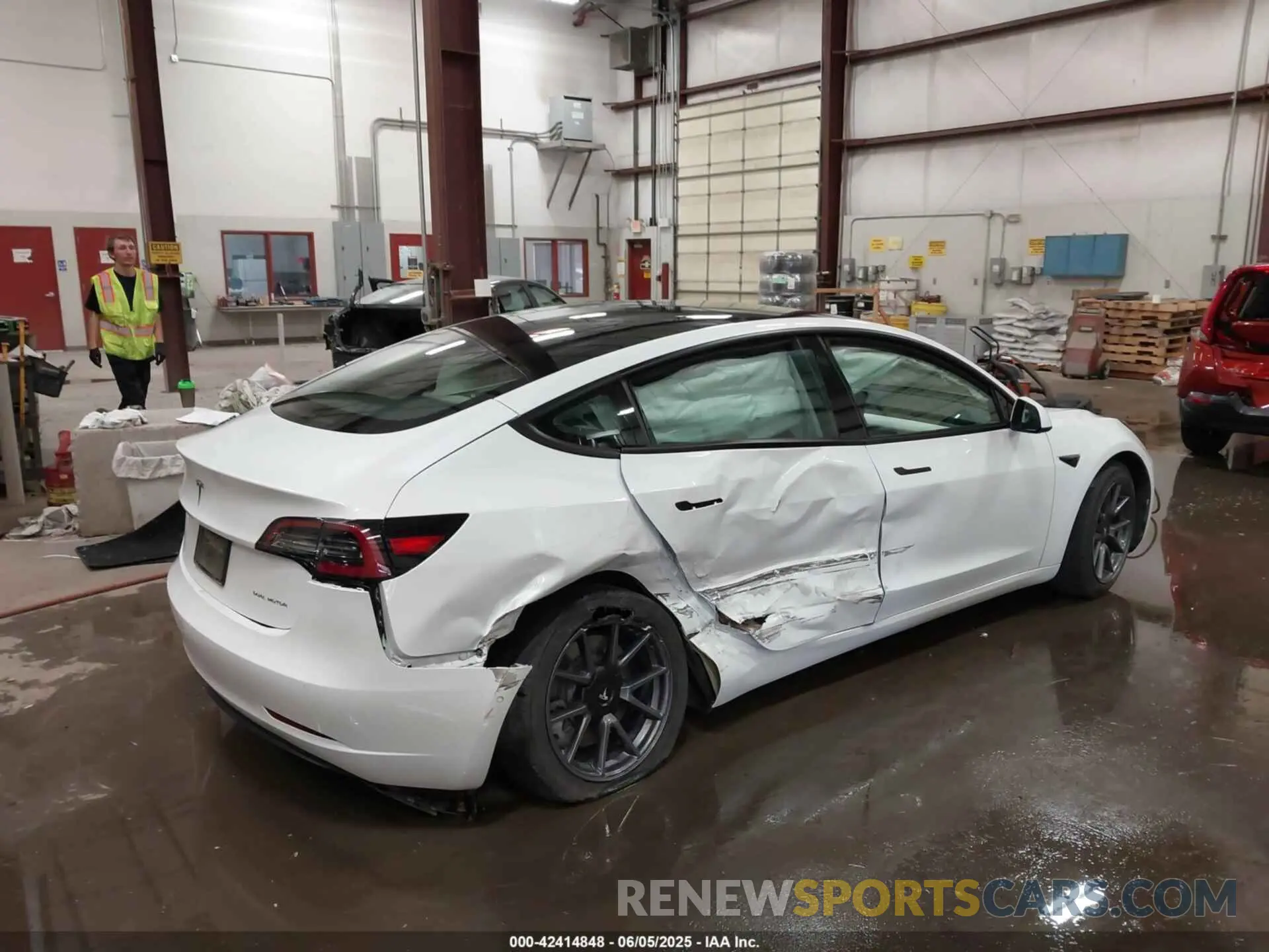 4 Photograph of a damaged car 5YJ3E1EB8MF995908 TESLA MODEL 3 2021