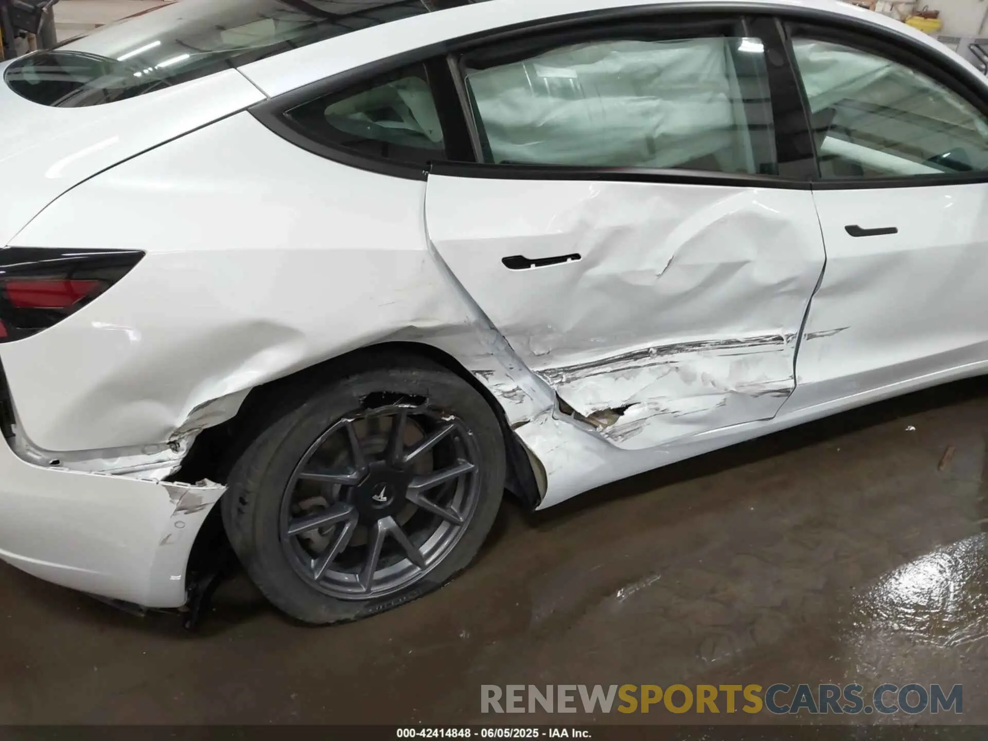 6 Photograph of a damaged car 5YJ3E1EB8MF995908 TESLA MODEL 3 2021