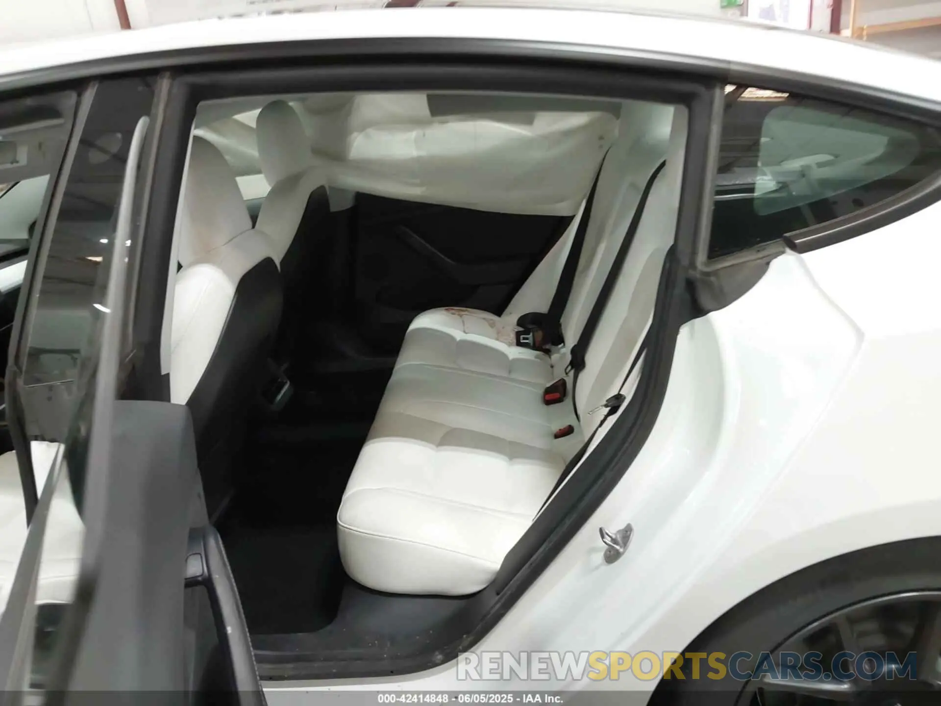 8 Photograph of a damaged car 5YJ3E1EB8MF995908 TESLA MODEL 3 2021