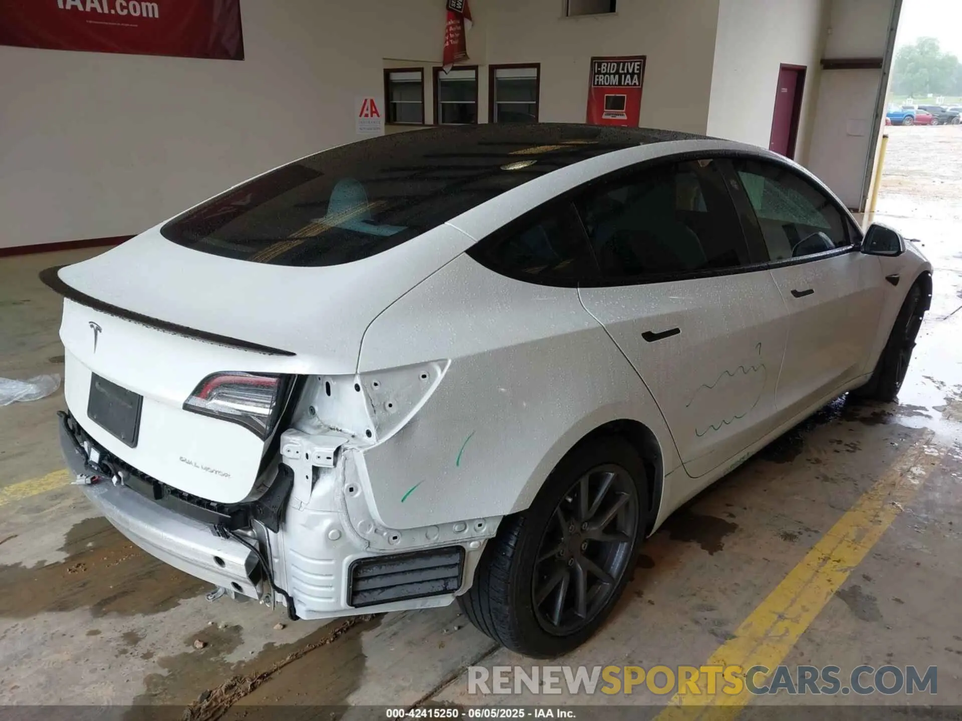 4 Фотография поврежденного автомобиля 5YJ3E1EB9MF903382 TESLA MODEL 3 2021