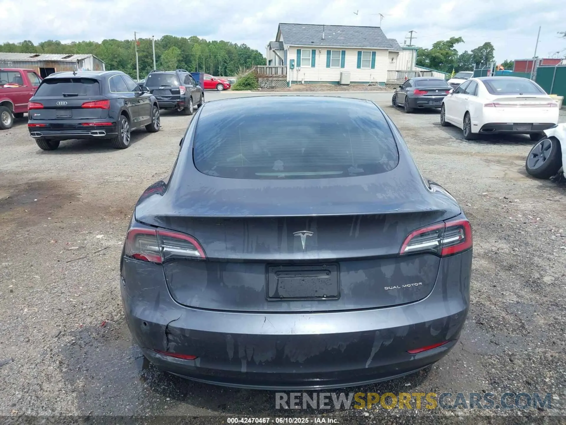 16 Photograph of a damaged car 5YJ3E1EB9MF924698 TESLA MODEL 3 2021