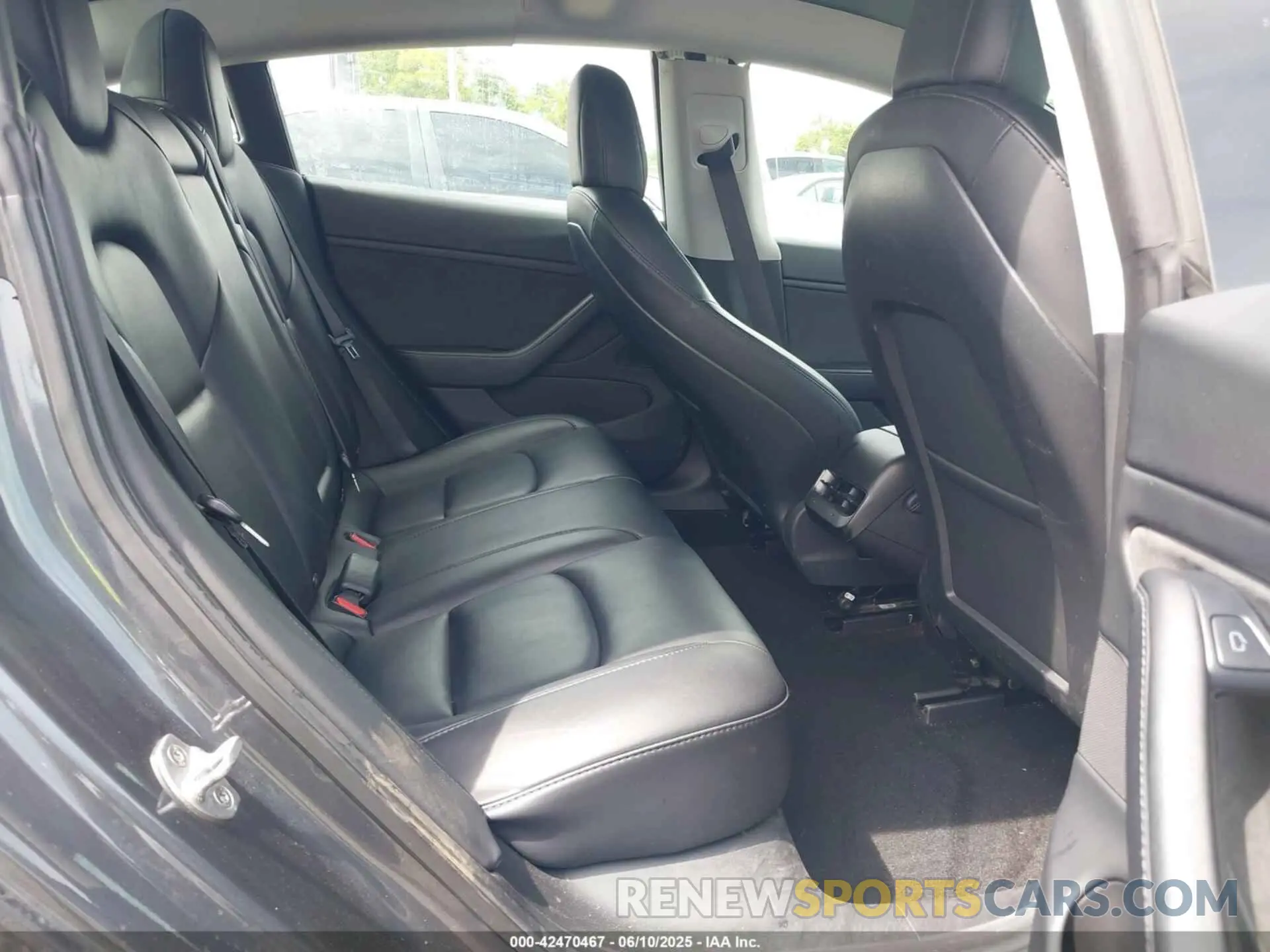 8 Photograph of a damaged car 5YJ3E1EB9MF924698 TESLA MODEL 3 2021
