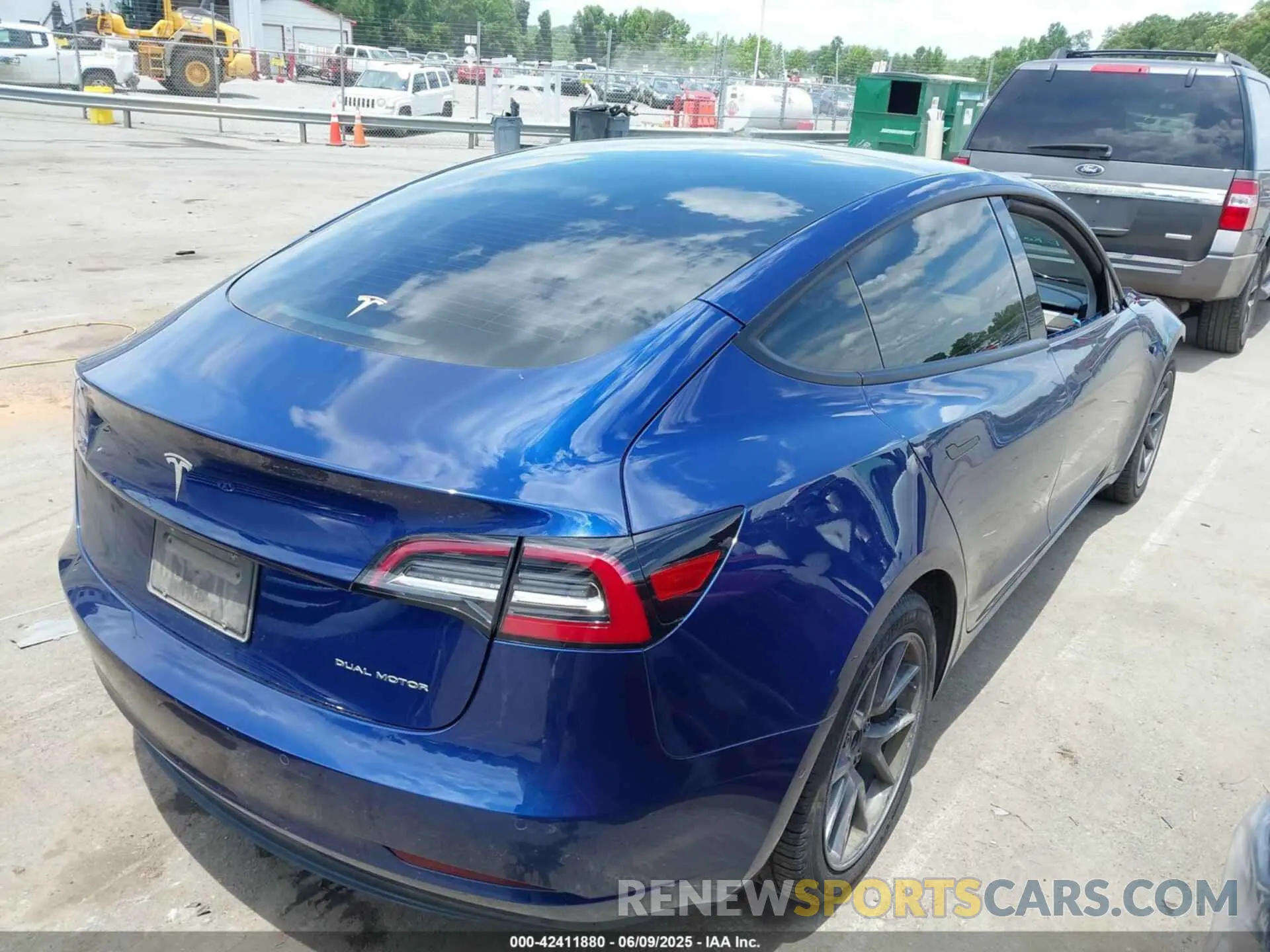 4 Фотография поврежденного автомобиля 5YJ3E1EB9MF974887 TESLA MODEL 3 2021