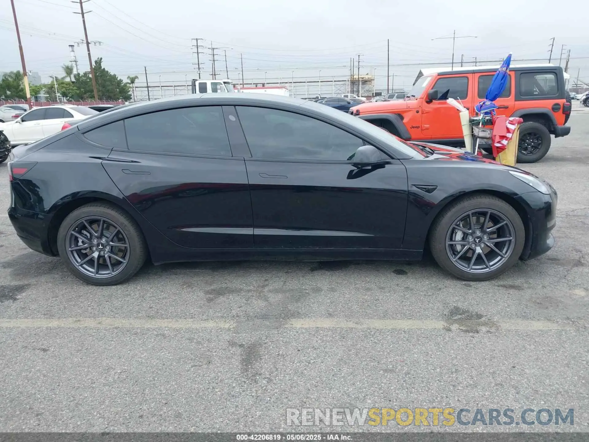 13 Фотография поврежденного автомобиля 5YJ3E1EBXMF050068 TESLA MODEL 3 2021