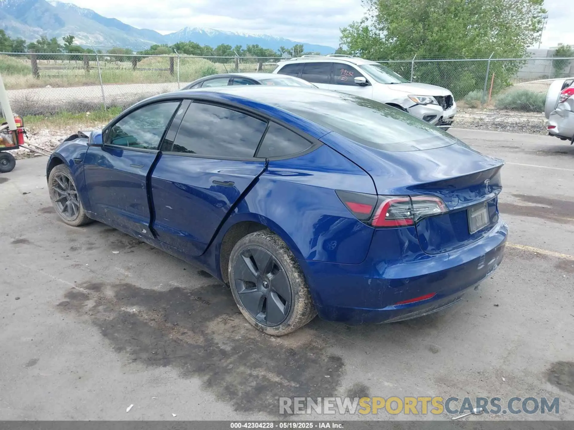 3 Фотография поврежденного автомобиля 5YJ3E1EBXMF054945 TESLA MODEL 3 2021