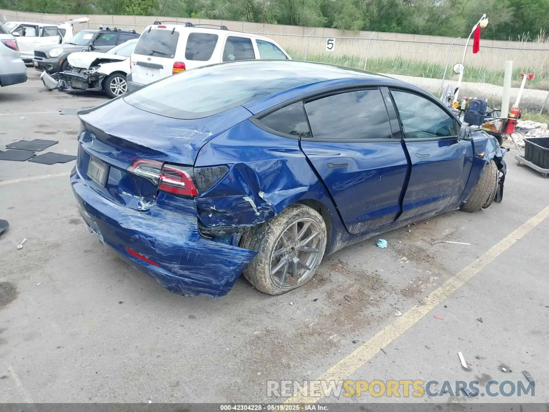 4 Фотография поврежденного автомобиля 5YJ3E1EBXMF054945 TESLA MODEL 3 2021