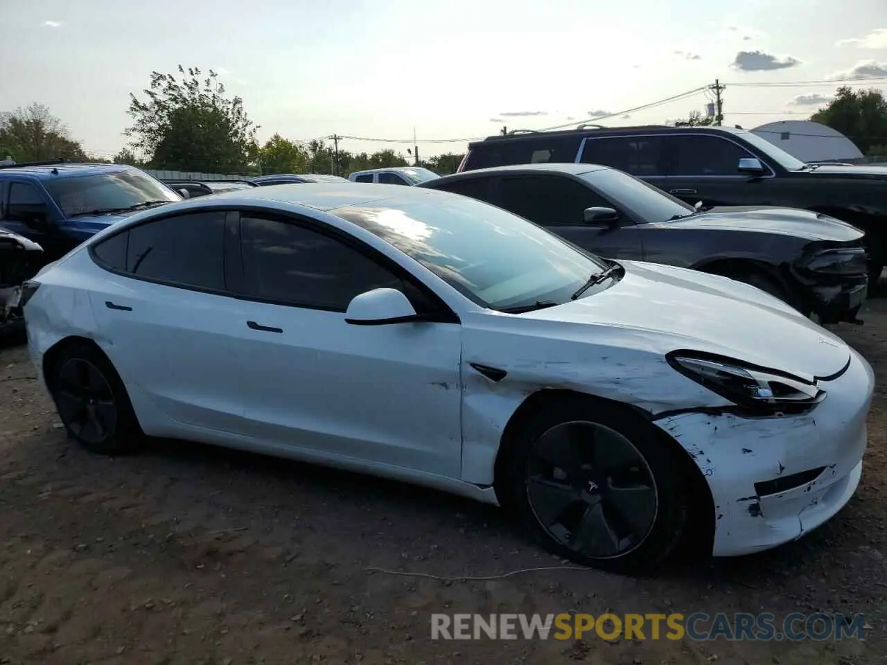 4 Photograph of a damaged car 5YJ3E1EBXMF979130 TESLA MODEL 3 2021