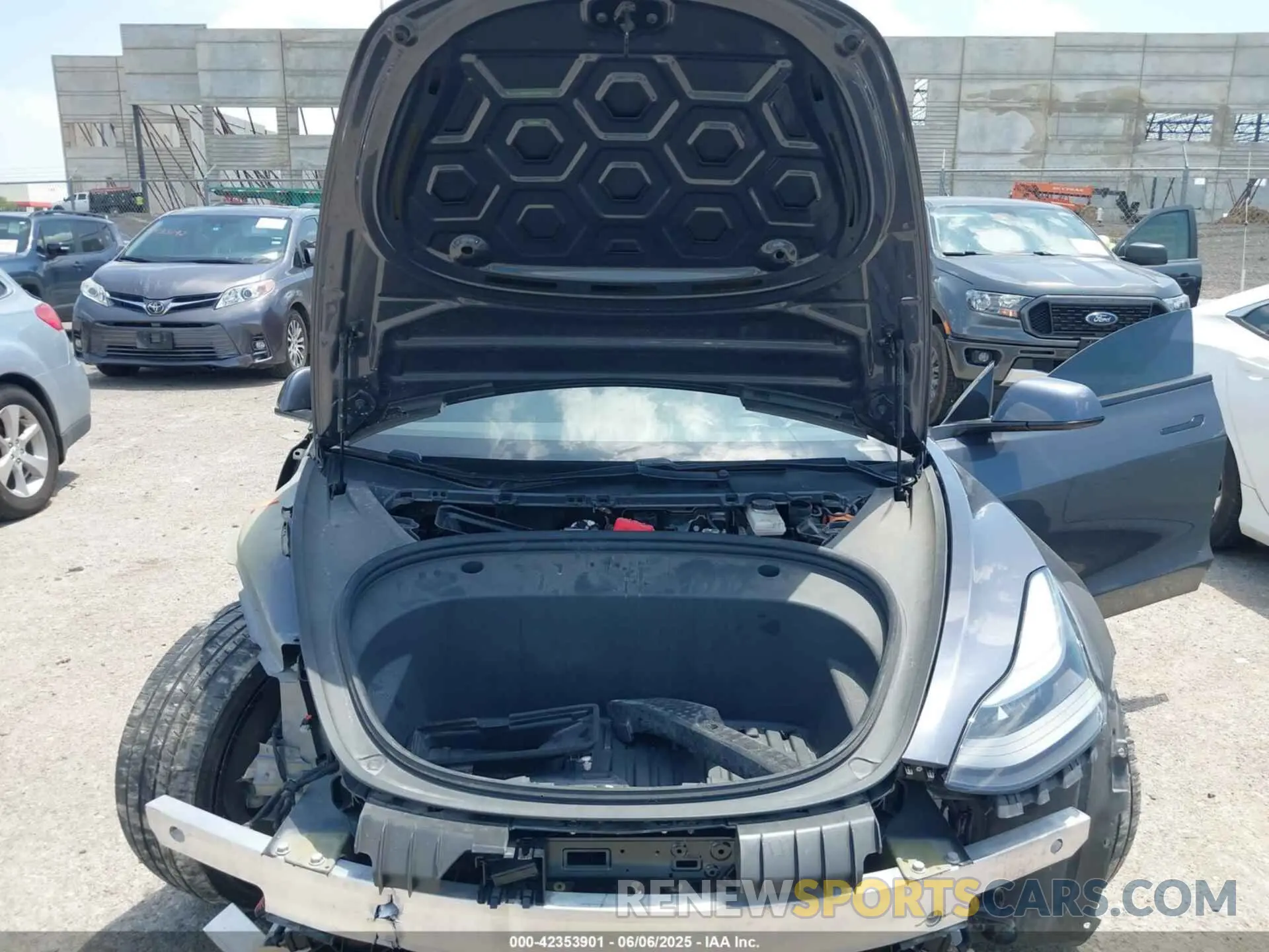 10 Photograph of a damaged car 5YJ3E1EC4MF044808 TESLA MODEL 3 2021