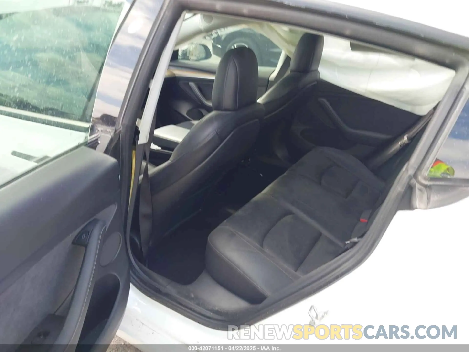 8 Photograph of a damaged car 5YJ3E1EC5MF984891 TESLA MODEL 3 2021