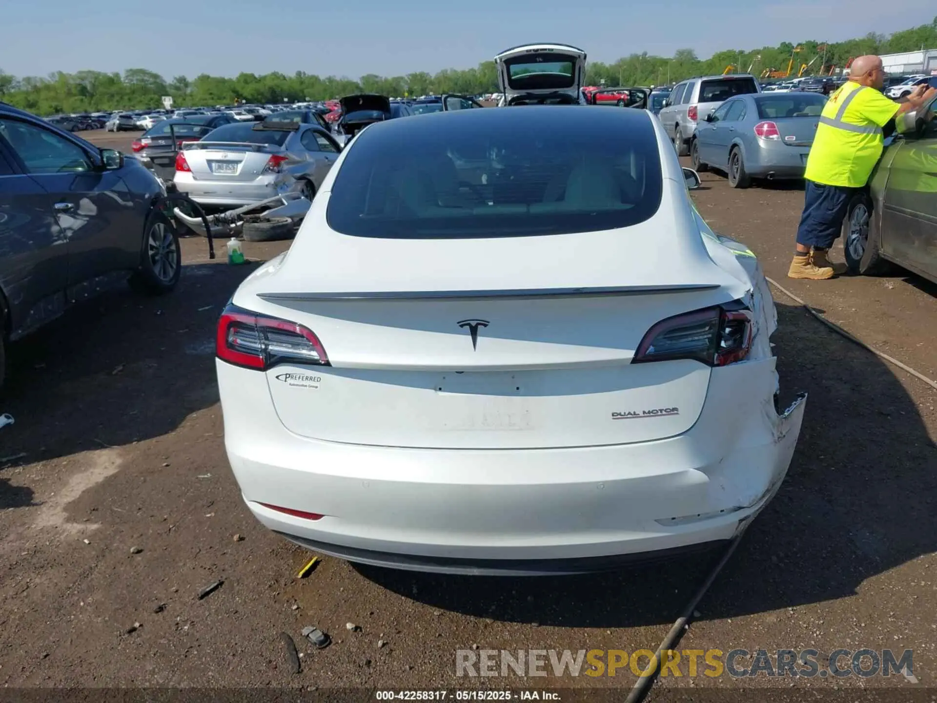 16 Photograph of a damaged car 5YJ3E1EC7MF919282 TESLA MODEL 3 2021