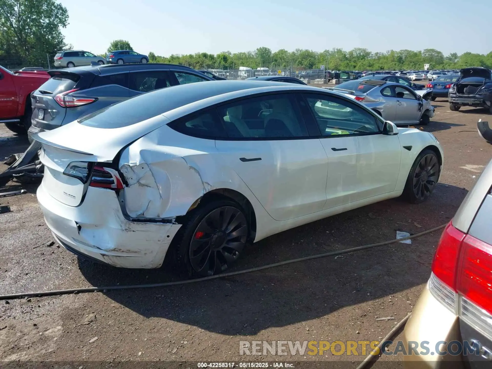 4 Photograph of a damaged car 5YJ3E1EC7MF919282 TESLA MODEL 3 2021