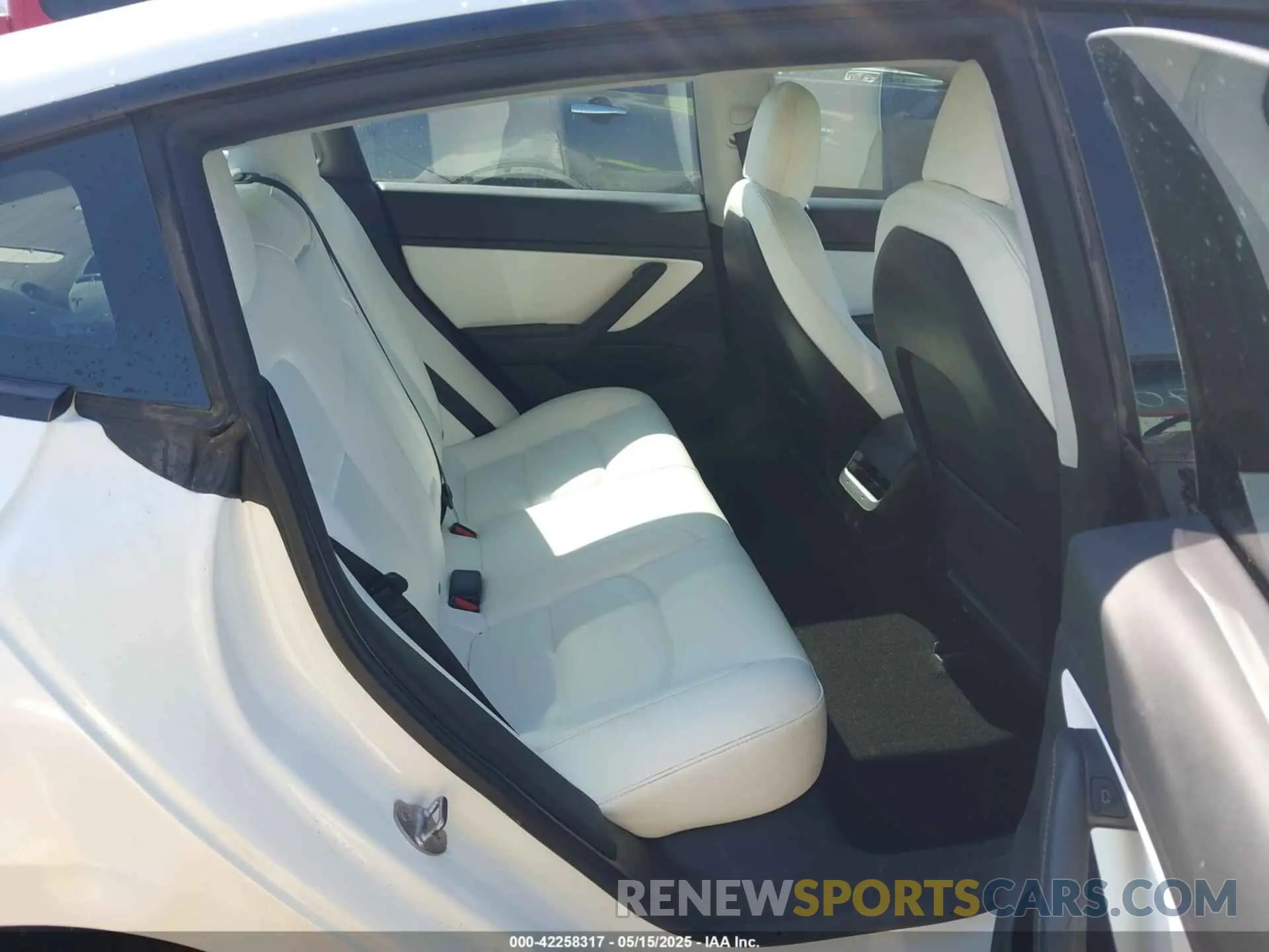 8 Photograph of a damaged car 5YJ3E1EC7MF919282 TESLA MODEL 3 2021