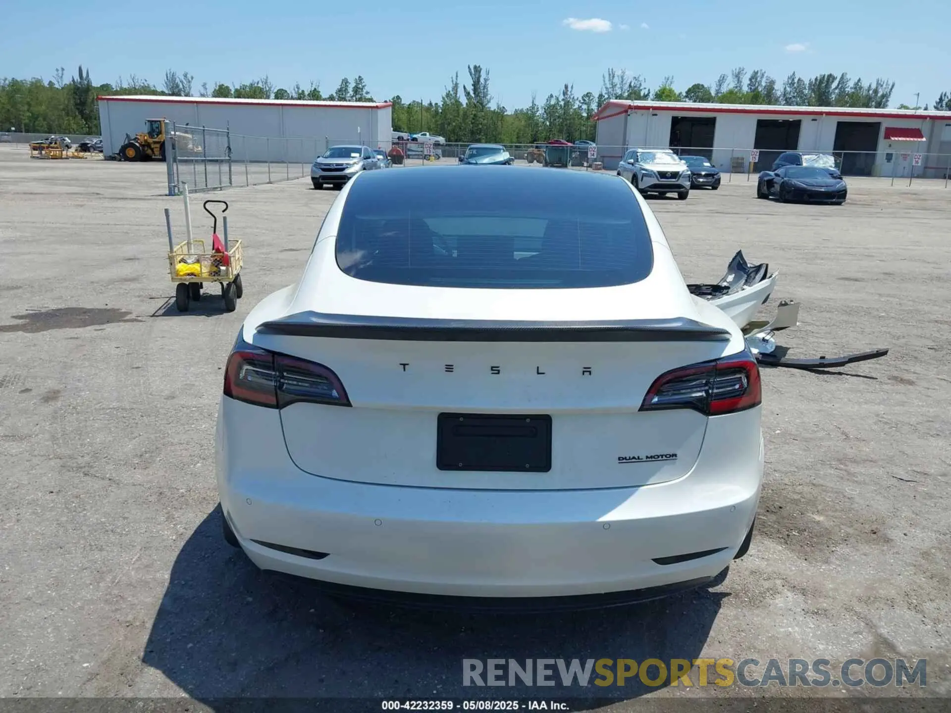 17 Photograph of a damaged car 5YJ3E1EC8MF984920 TESLA MODEL 3 2021
