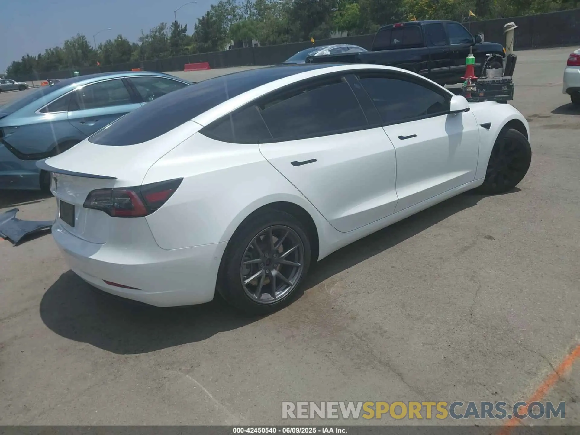 4 Фотография поврежденного автомобиля 5YJ3E1EA0NF102851 TESLA MODEL 3 2022