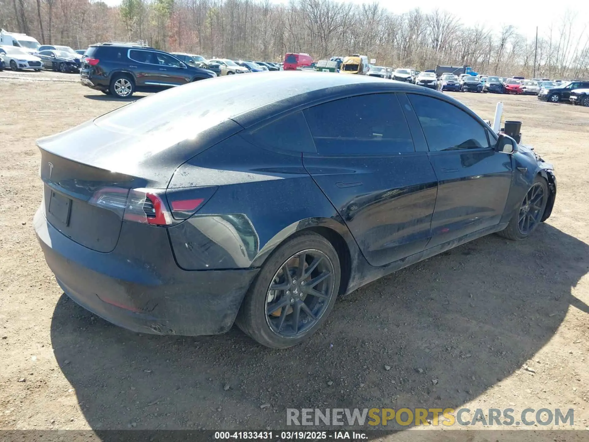 4 Photograph of a damaged car 5YJ3E1EA0NF190056 TESLA MODEL 3 2022