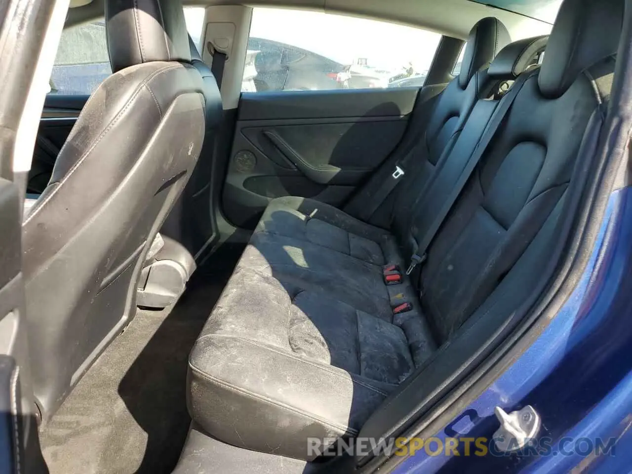 10 Photograph of a damaged car 5YJ3E1EA0NF194818 TESLA MODEL 3 2022