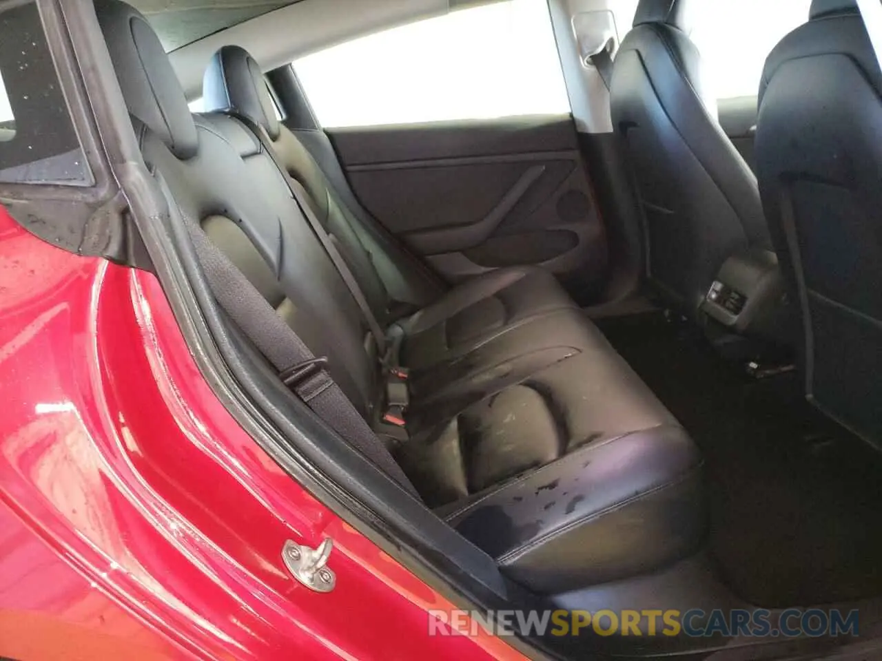 10 Photograph of a damaged car 5YJ3E1EA0NF304427 TESLA MODEL 3 2022
