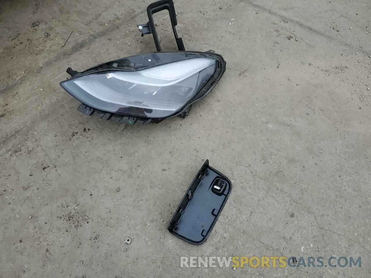 12 Photograph of a damaged car 5YJ3E1EA0NF325889 TESLA MODEL 3 2022
