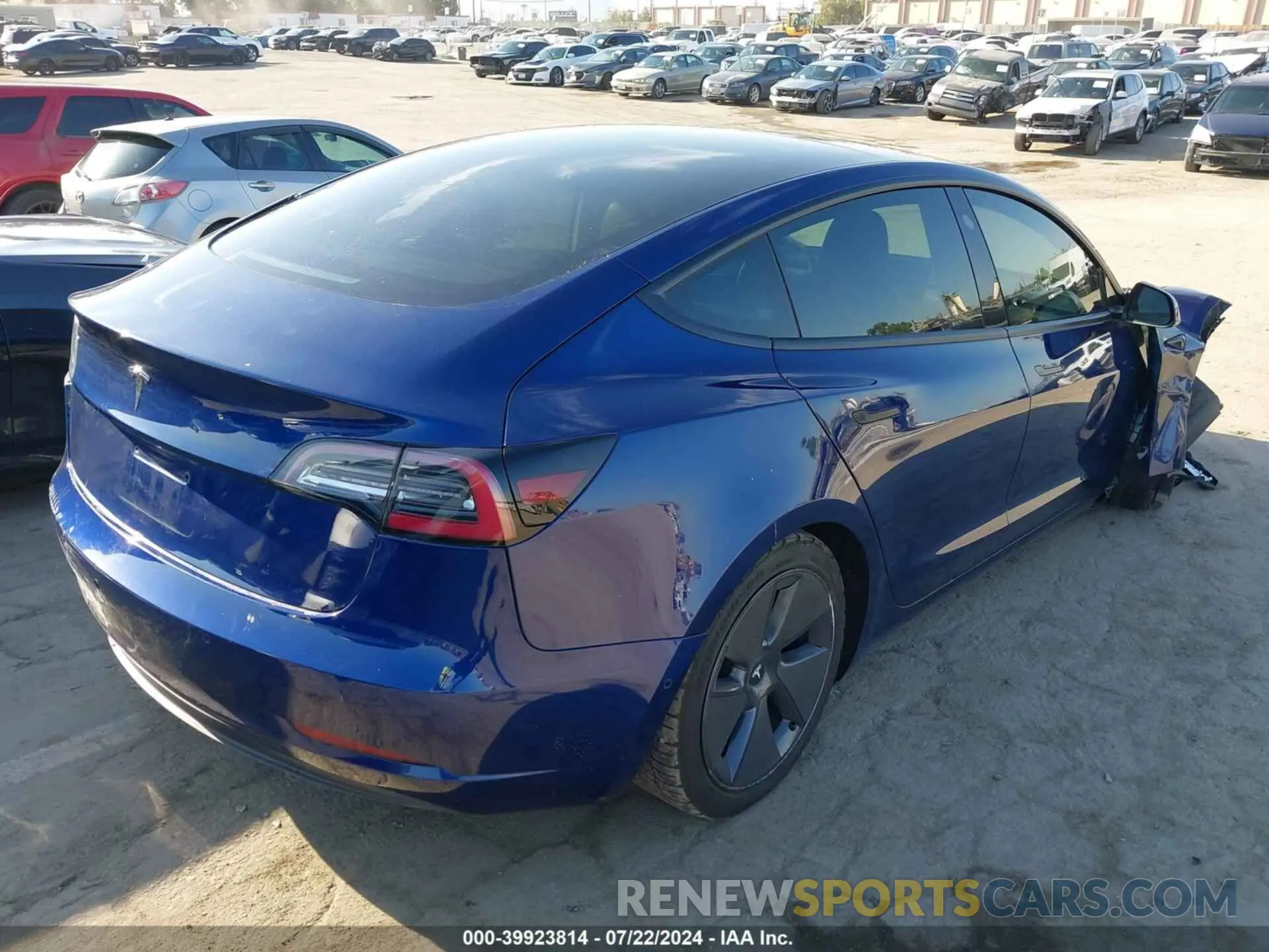 4 Photograph of a damaged car 5YJ3E1EA0NF338643 TESLA MODEL 3 2022