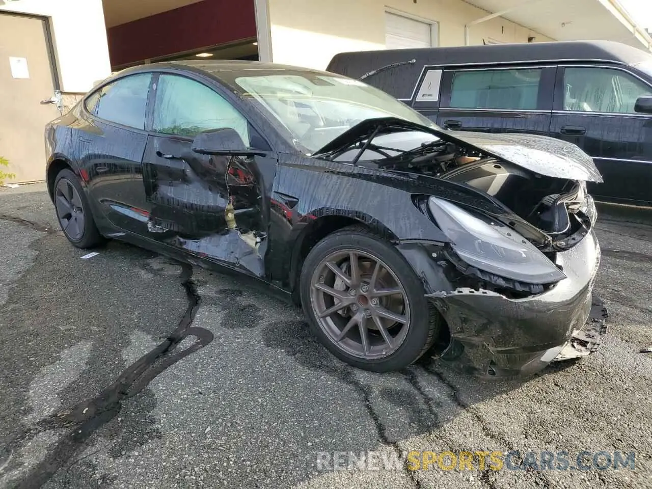 4 Photograph of a damaged car 5YJ3E1EA0NF370556 TESLA MODEL 3 2022