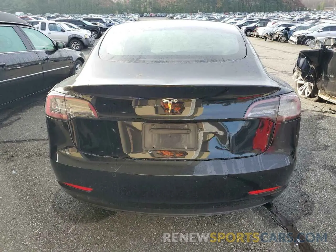 6 Photograph of a damaged car 5YJ3E1EA0NF370556 TESLA MODEL 3 2022
