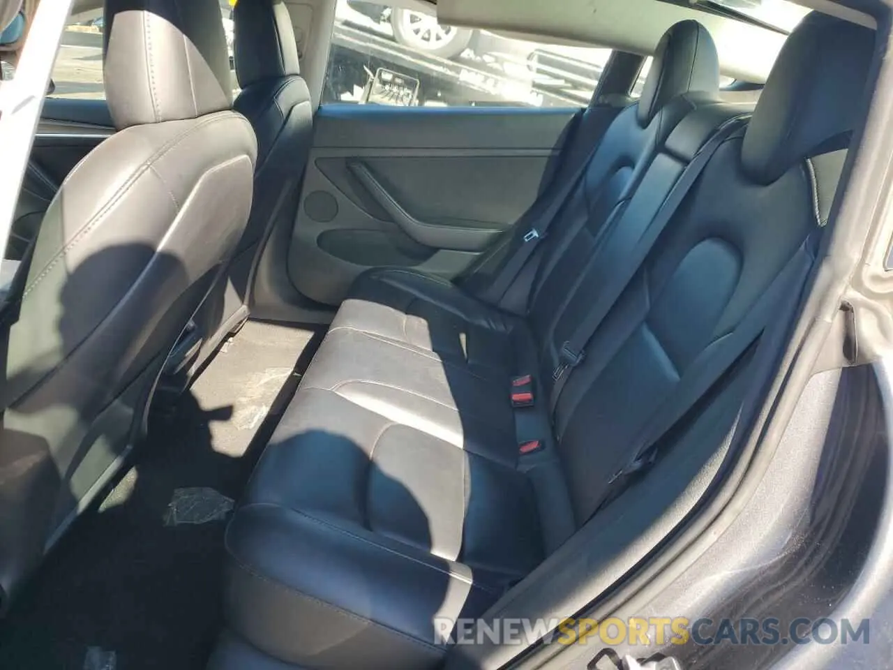 10 Photograph of a damaged car 5YJ3E1EA0NF372498 TESLA MODEL 3 2022