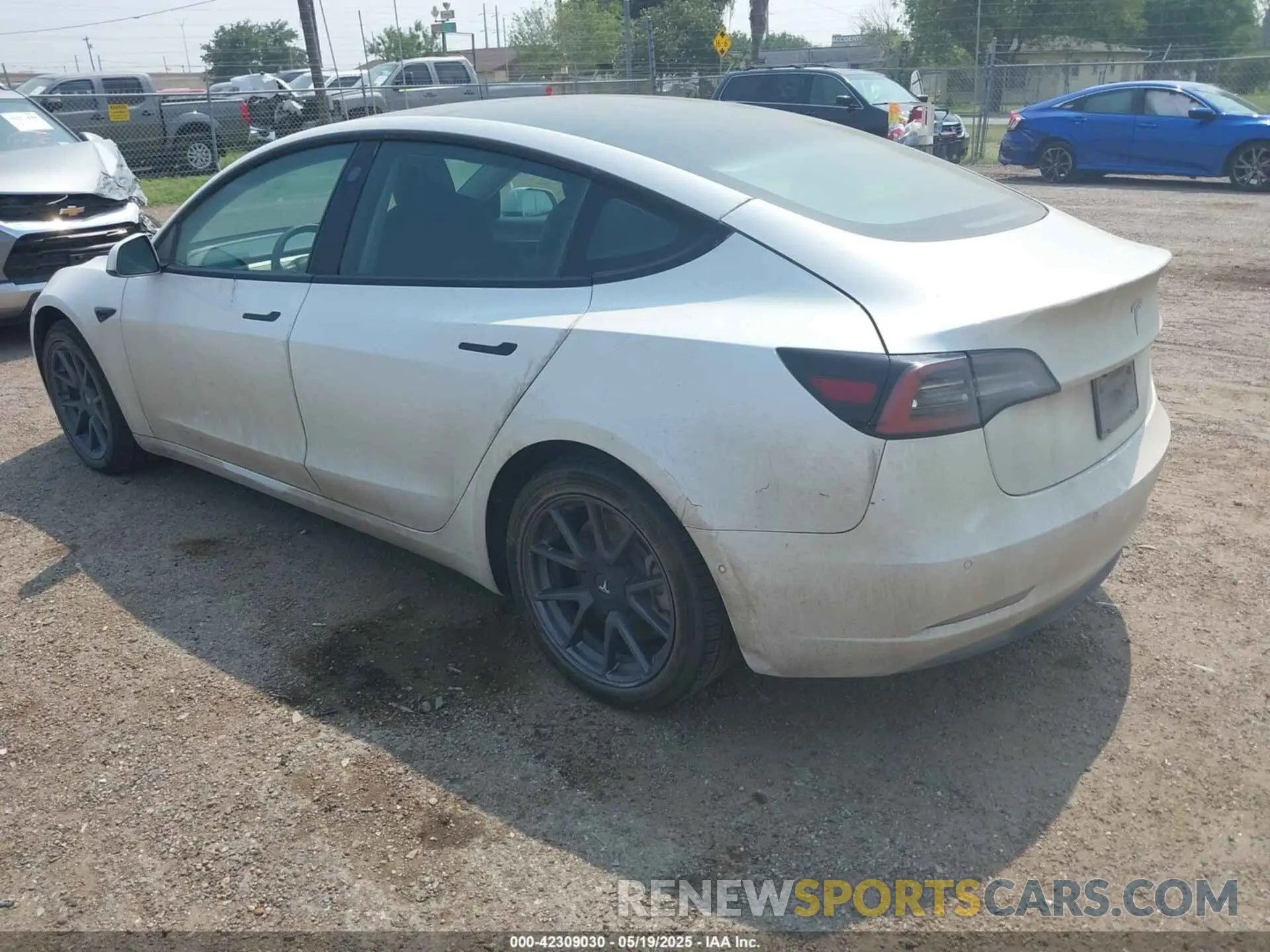 3 Photograph of a damaged car 5YJ3E1EA1NF102485 TESLA MODEL 3 2022