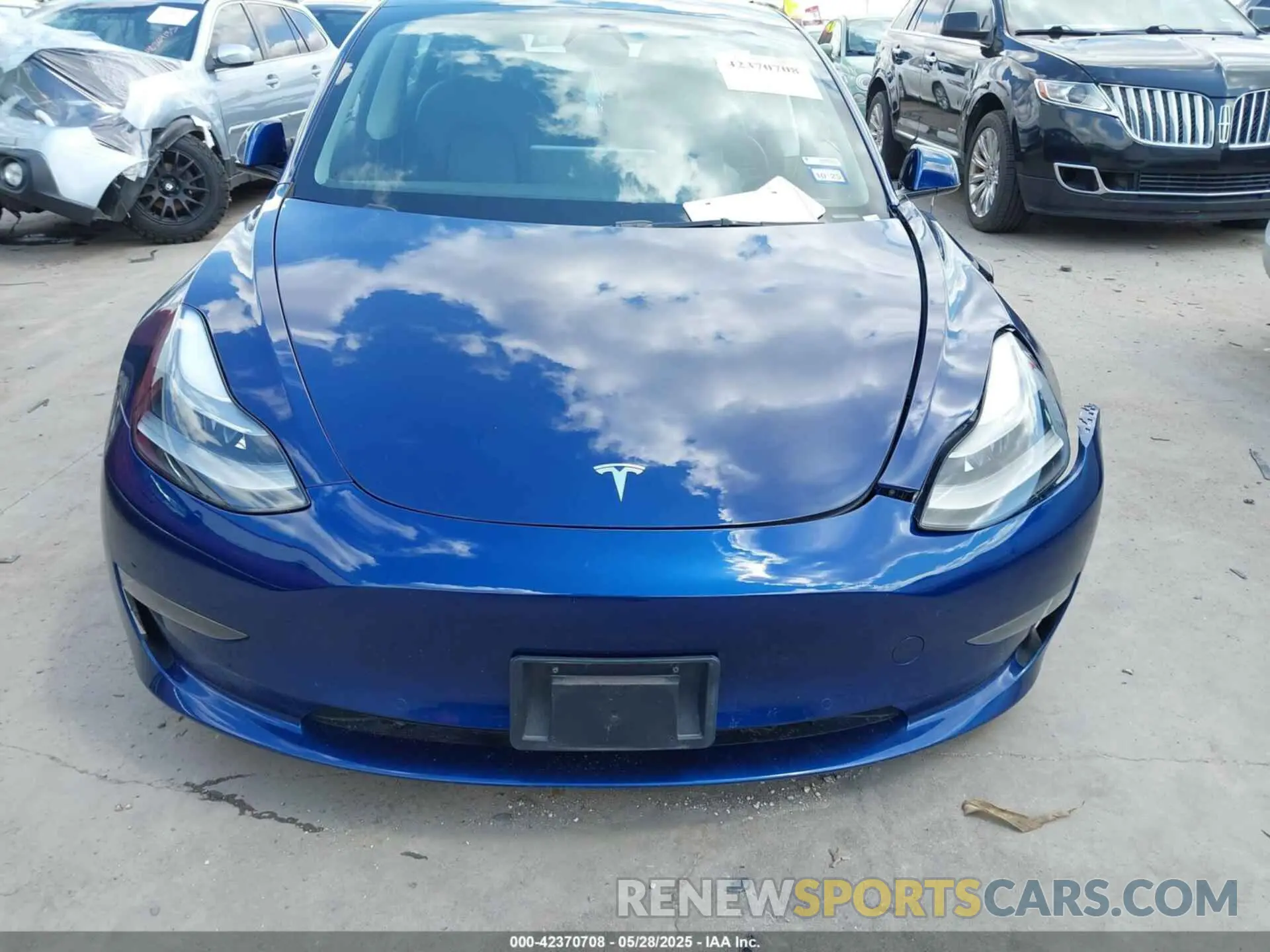 11 Photograph of a damaged car 5YJ3E1EA1NF113535 TESLA MODEL 3 2022