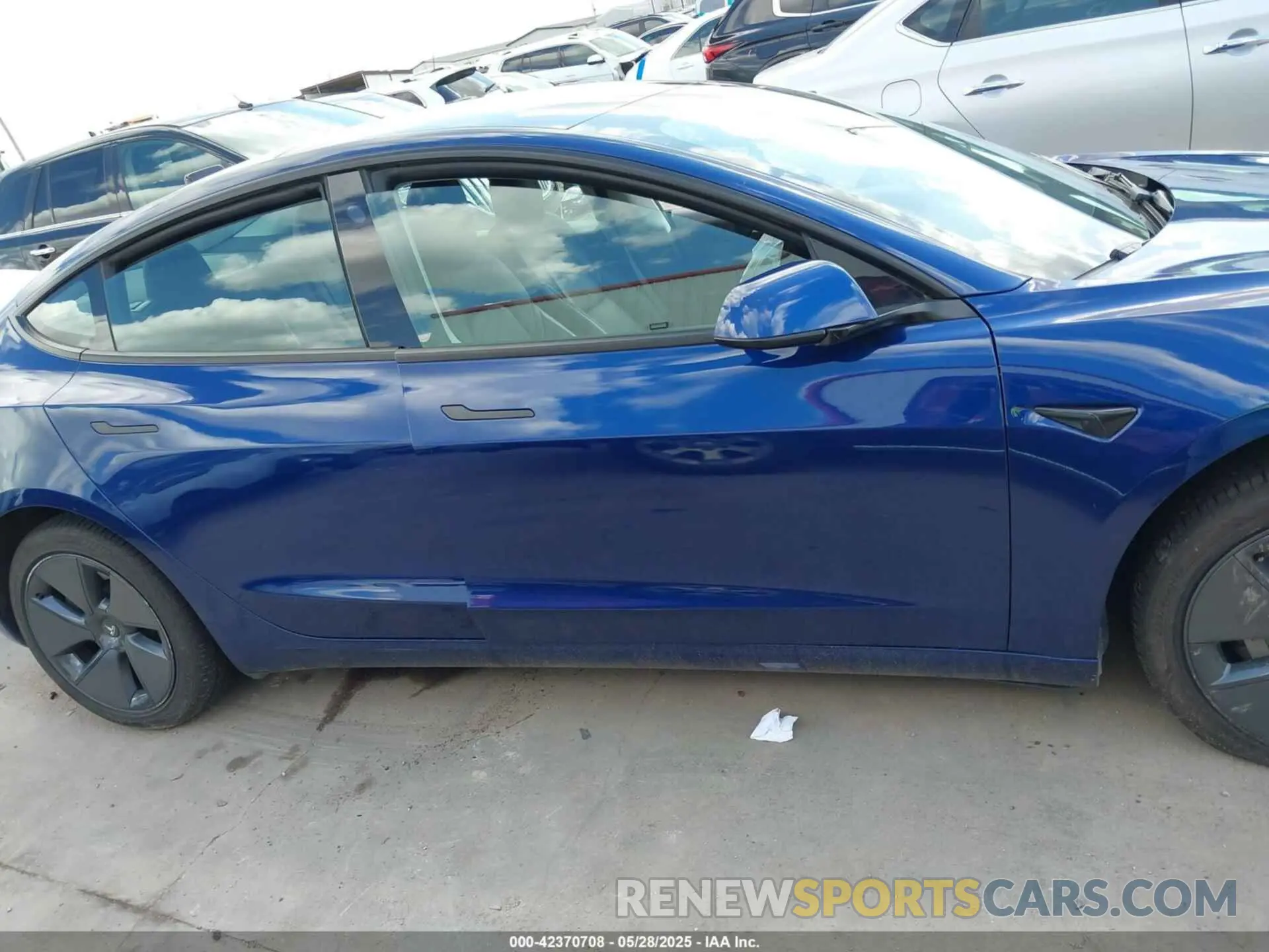 12 Photograph of a damaged car 5YJ3E1EA1NF113535 TESLA MODEL 3 2022