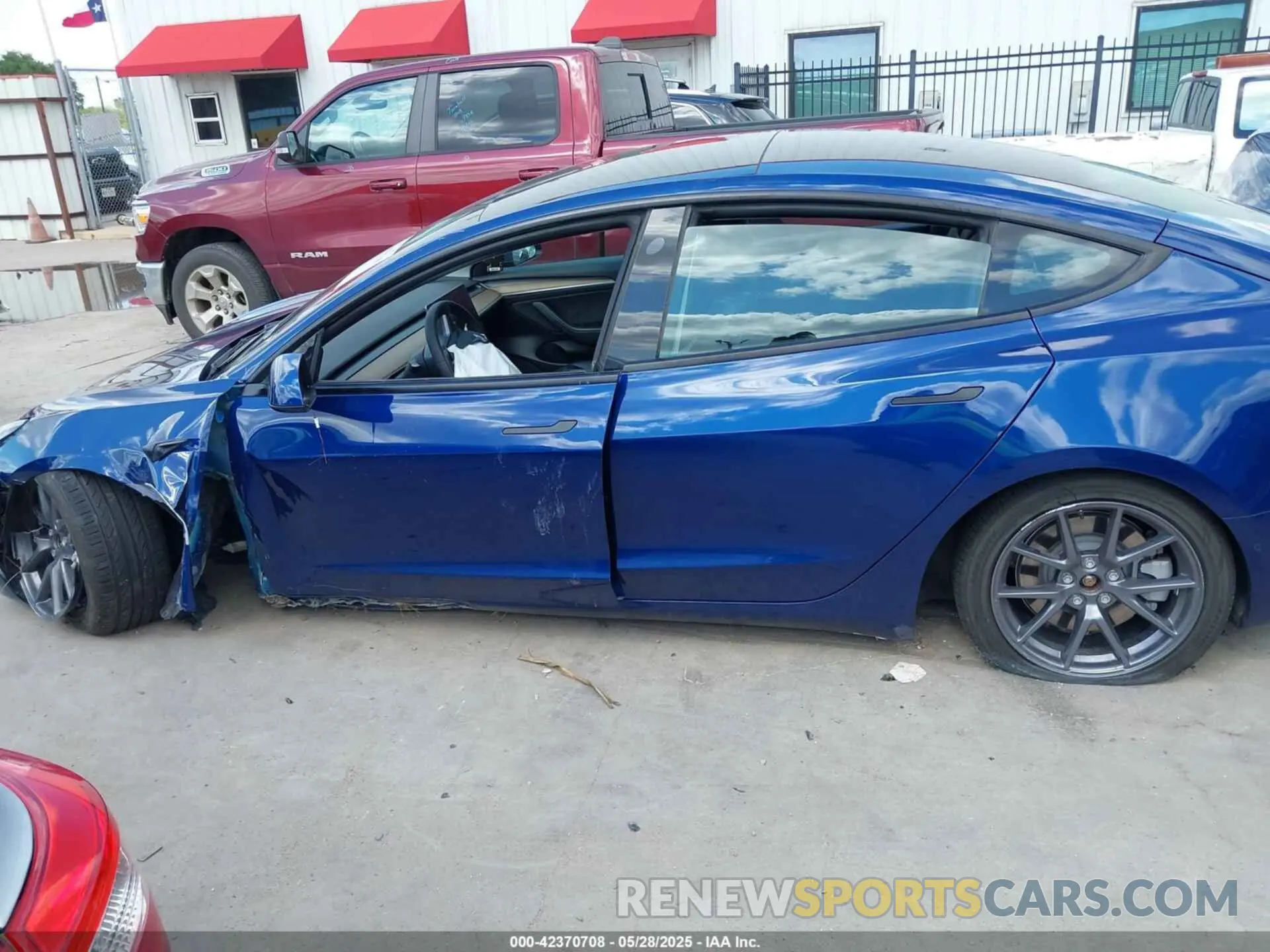 13 Photograph of a damaged car 5YJ3E1EA1NF113535 TESLA MODEL 3 2022