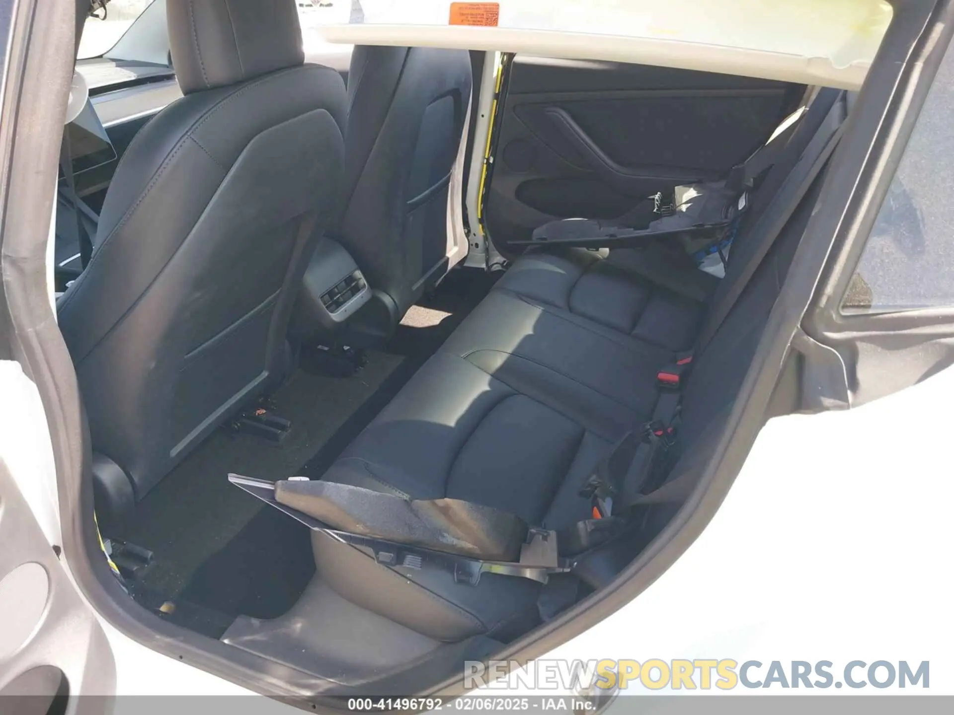 8 Photograph of a damaged car 5YJ3E1EA1NF326839 TESLA MODEL 3 2022