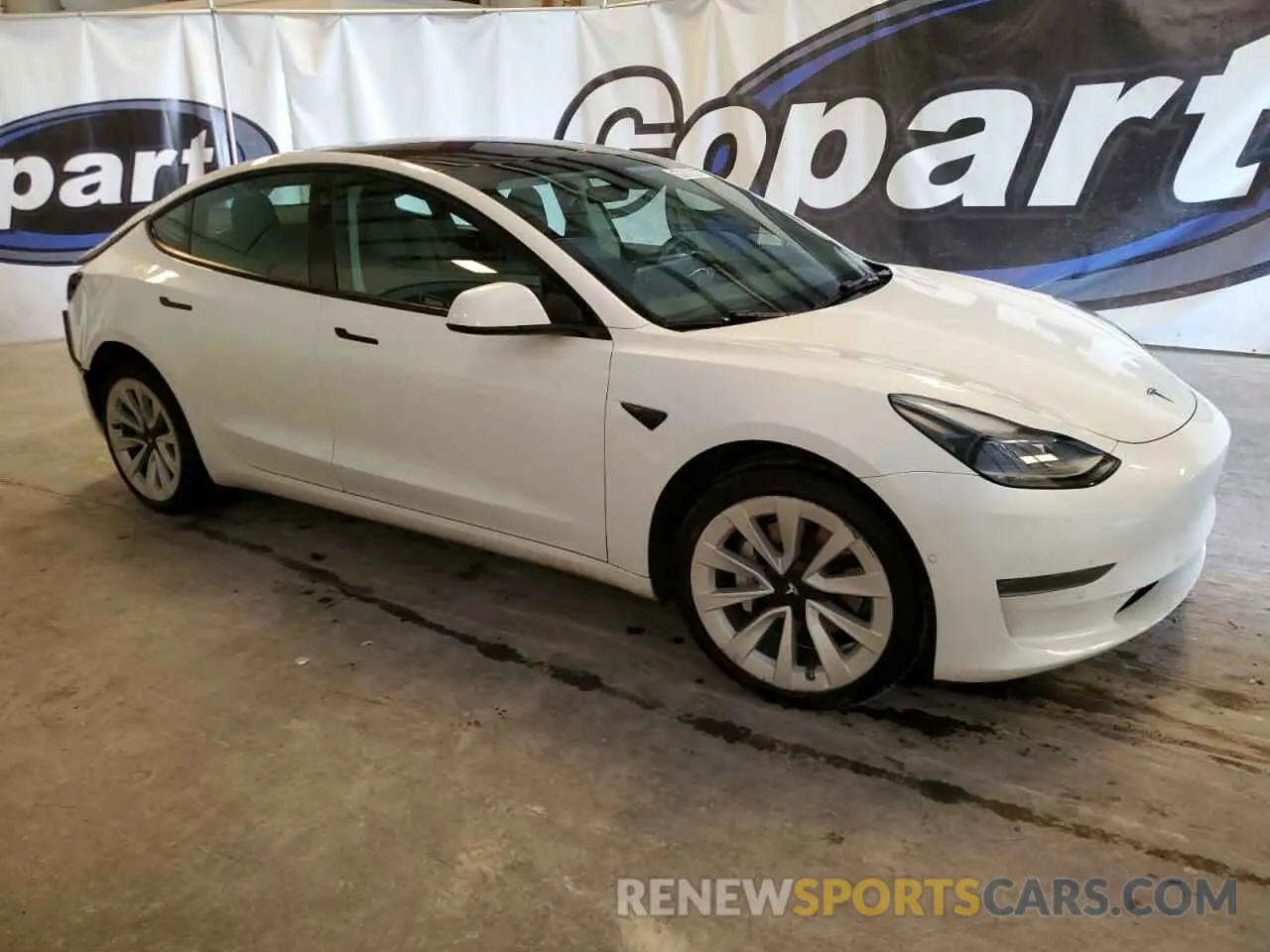 4 Photograph of a damaged car 5YJ3E1EA1NF371389 TESLA MODEL 3 2022