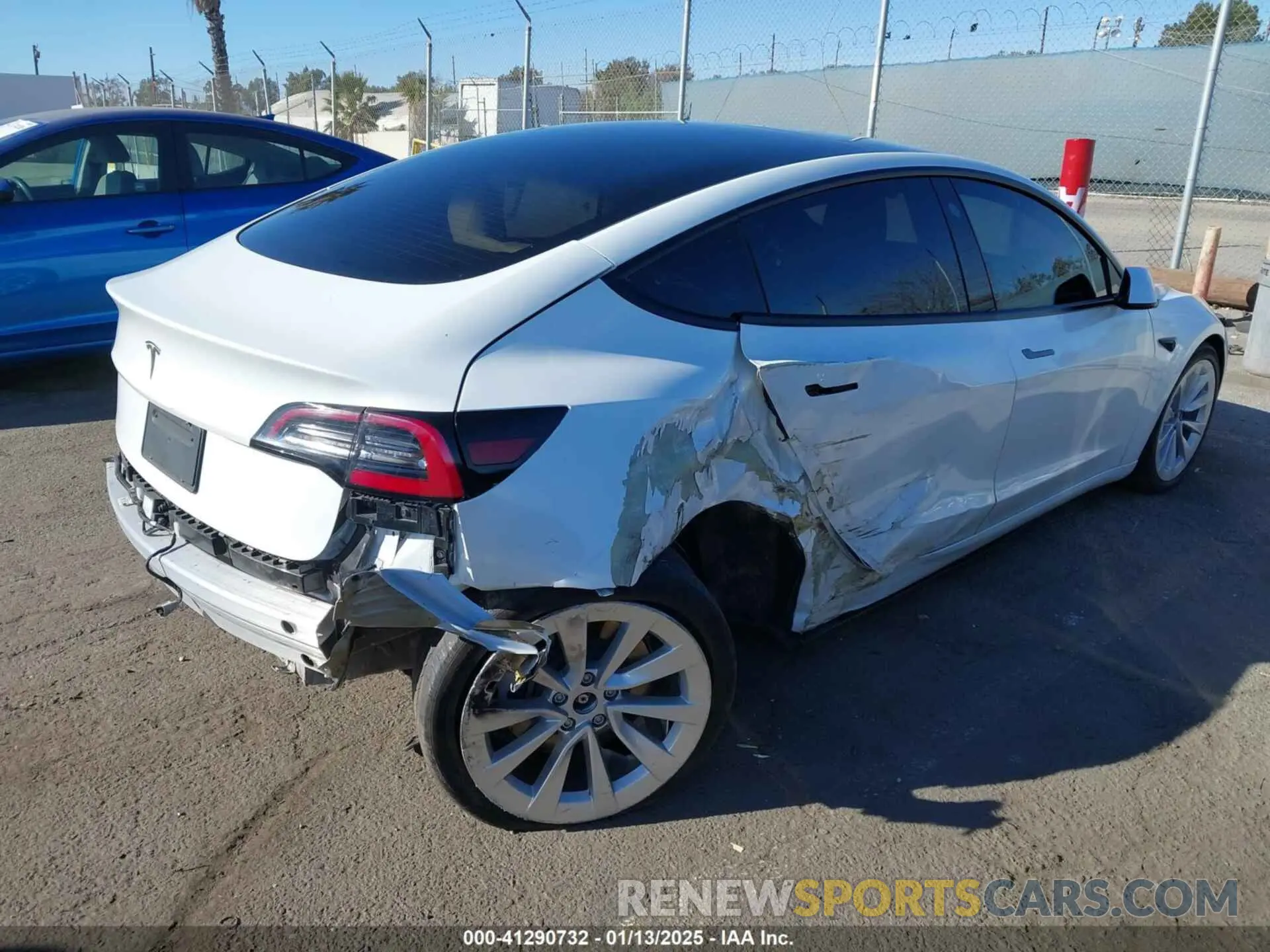 4 Photograph of a damaged car 5YJ3E1EA2NF130747 TESLA MODEL 3 2022