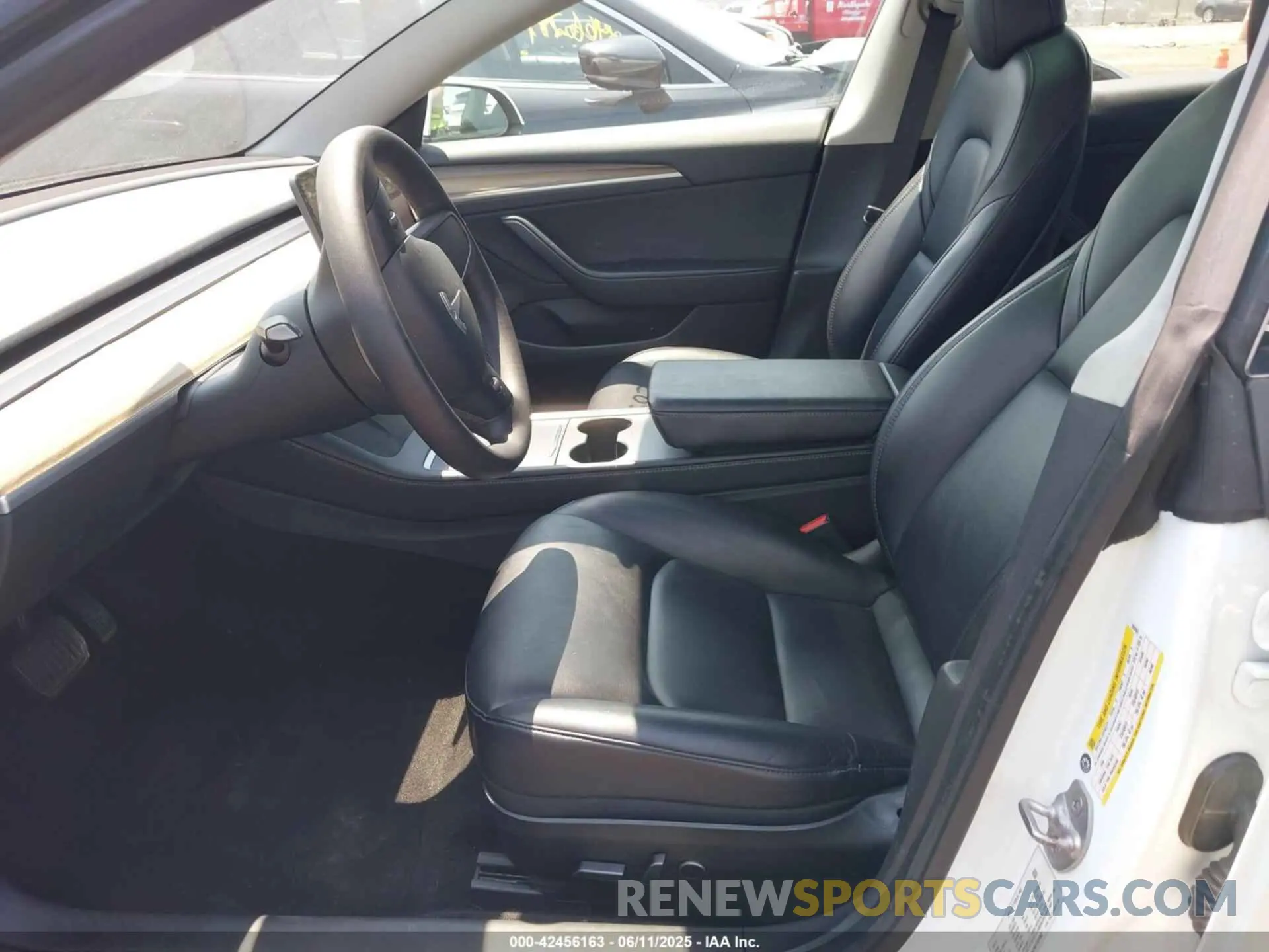 5 Photograph of a damaged car 5YJ3E1EA2NF285962 TESLA MODEL 3 2022