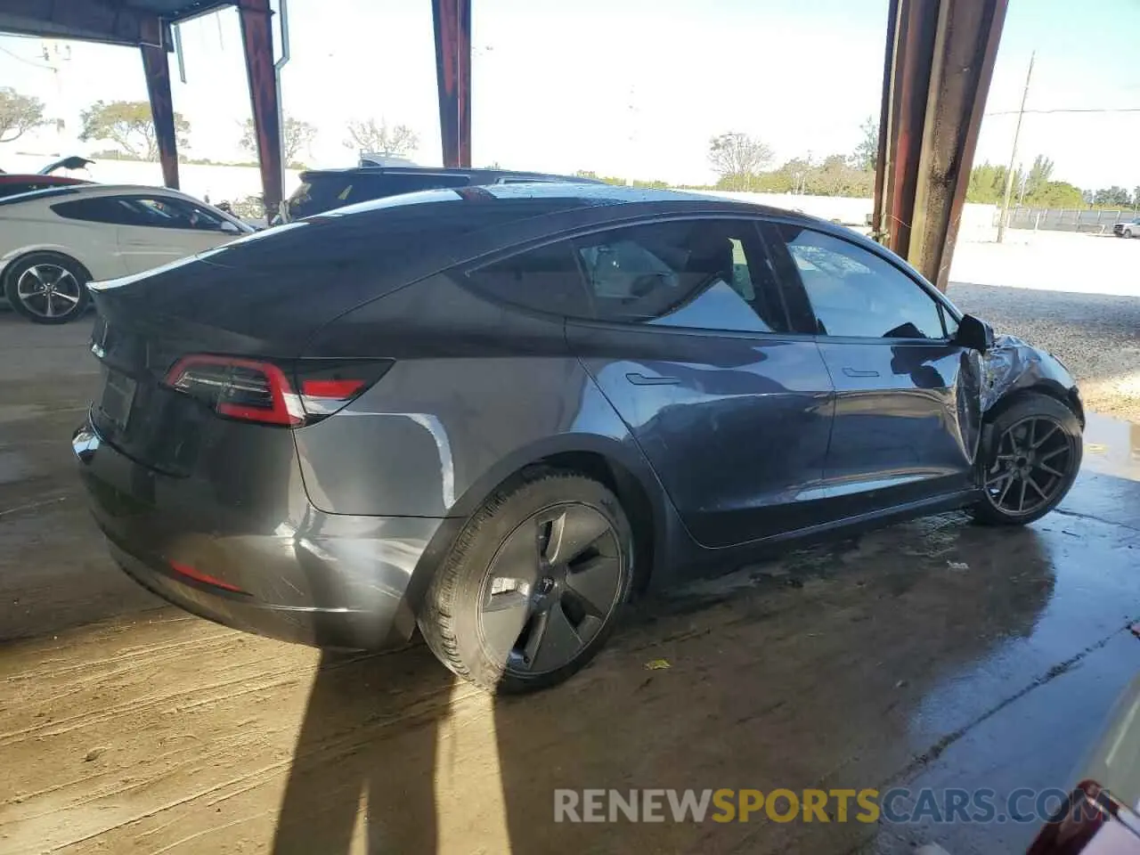 3 Photograph of a damaged car 5YJ3E1EA2NF332293 TESLA MODEL 3 2022