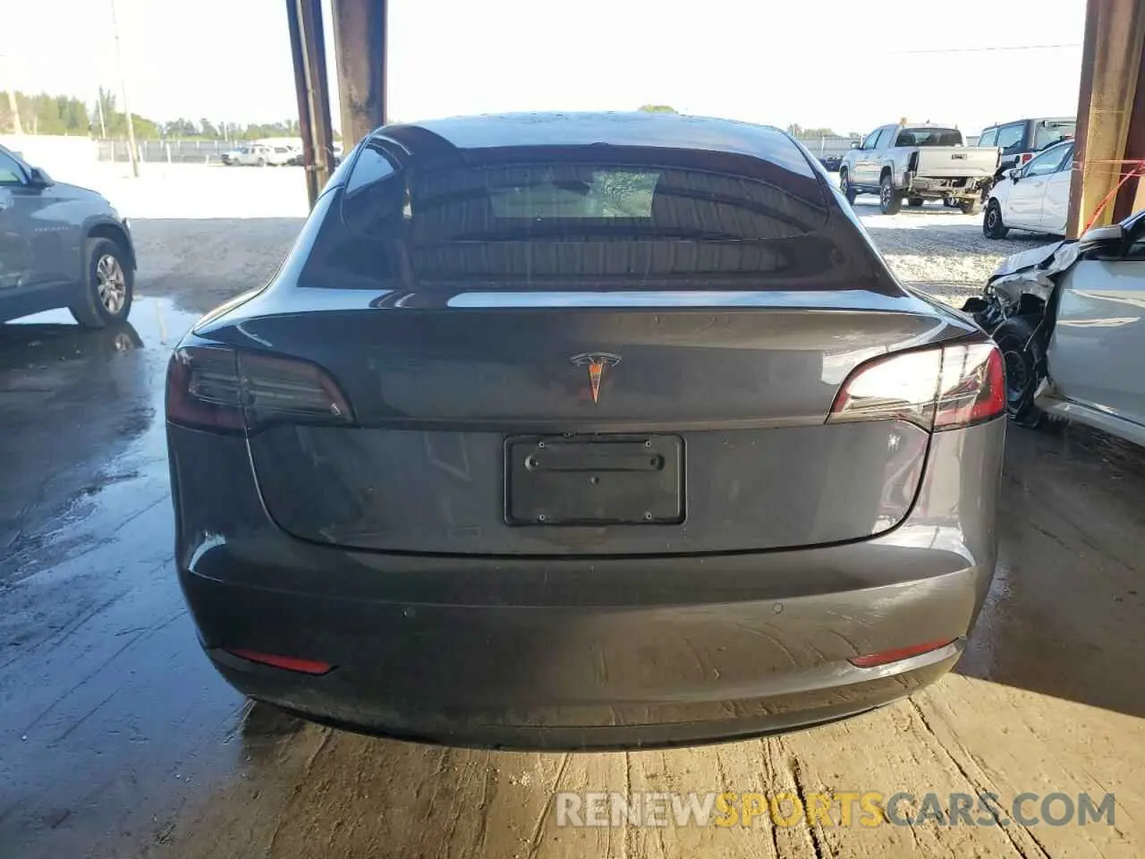 6 Photograph of a damaged car 5YJ3E1EA2NF332293 TESLA MODEL 3 2022