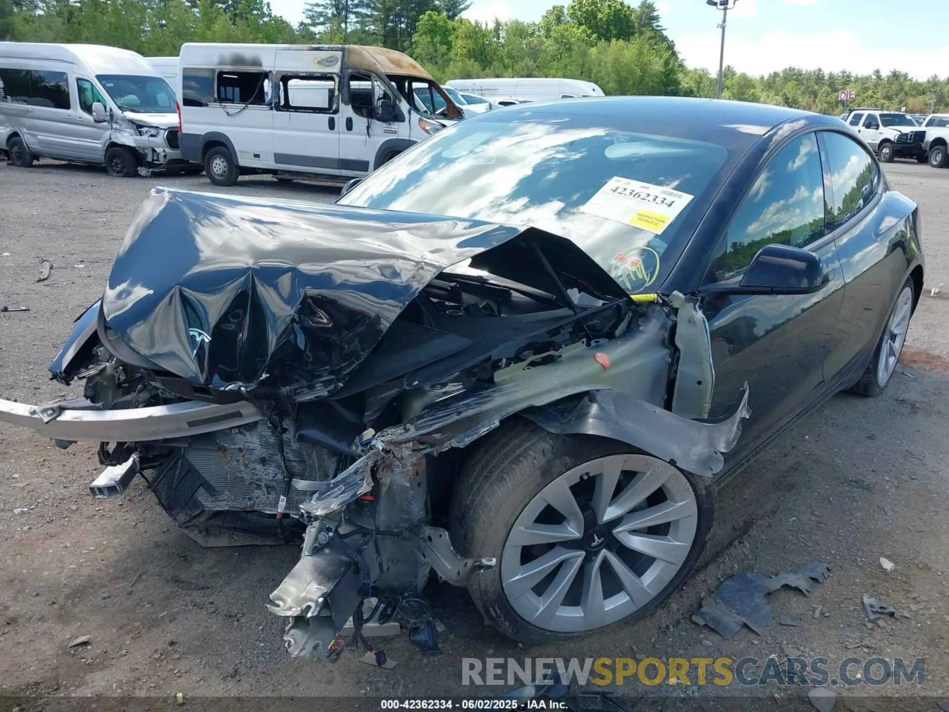 2 Photograph of a damaged car 5YJ3E1EA2NF352883 TESLA MODEL 3 2022