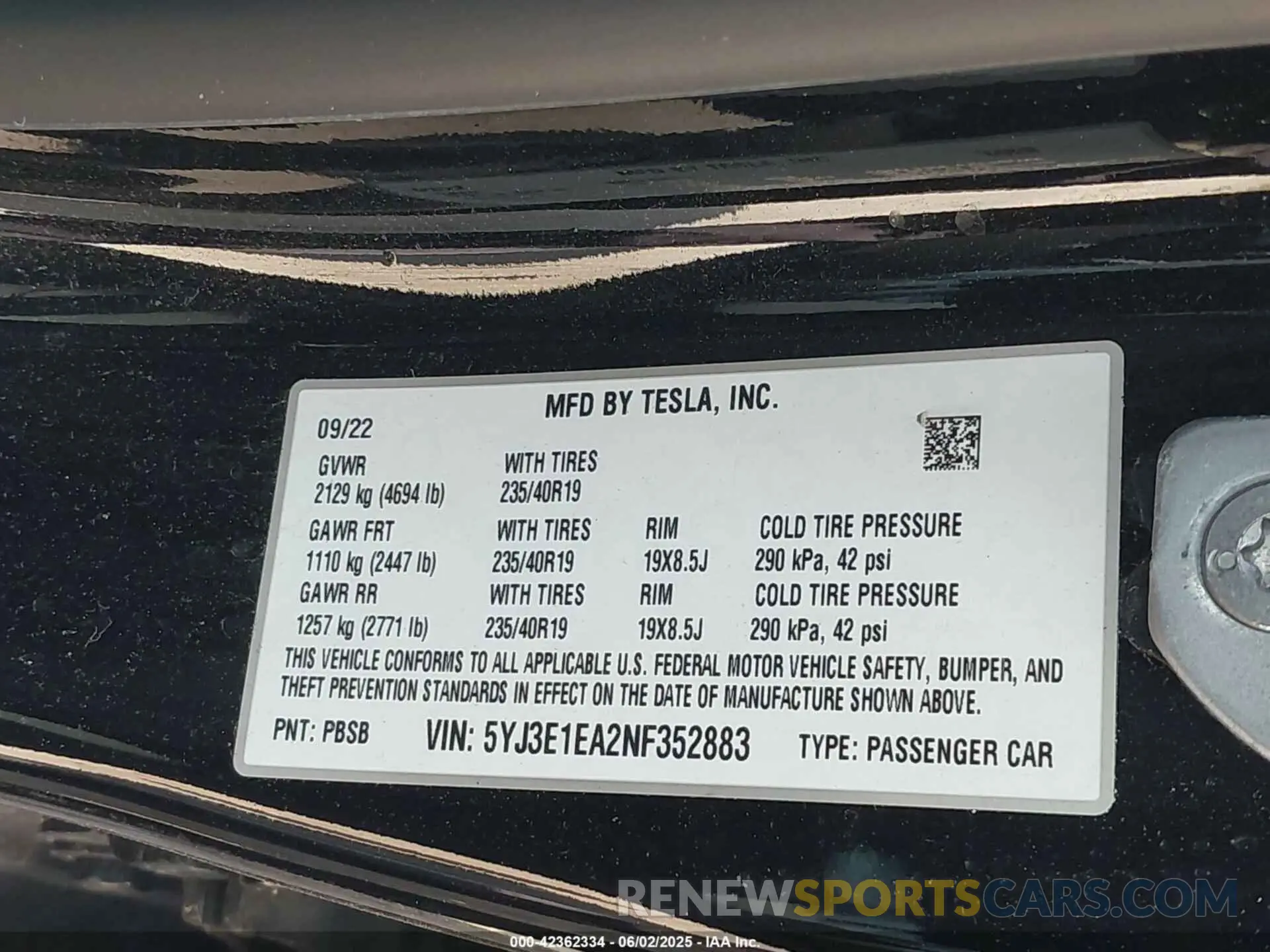 9 Photograph of a damaged car 5YJ3E1EA2NF352883 TESLA MODEL 3 2022