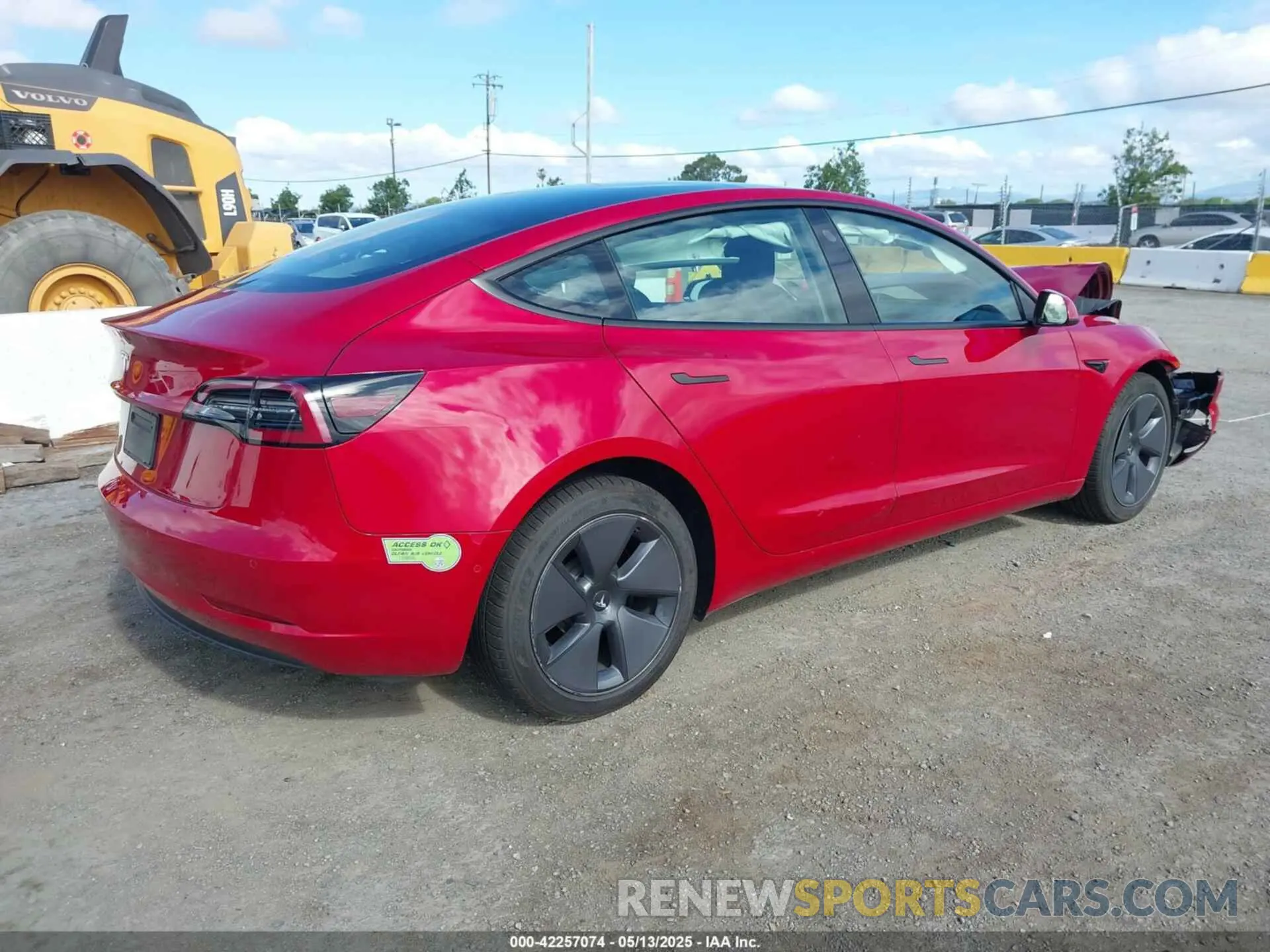 4 Photograph of a damaged car 5YJ3E1EA2NF354326 TESLA MODEL 3 2022