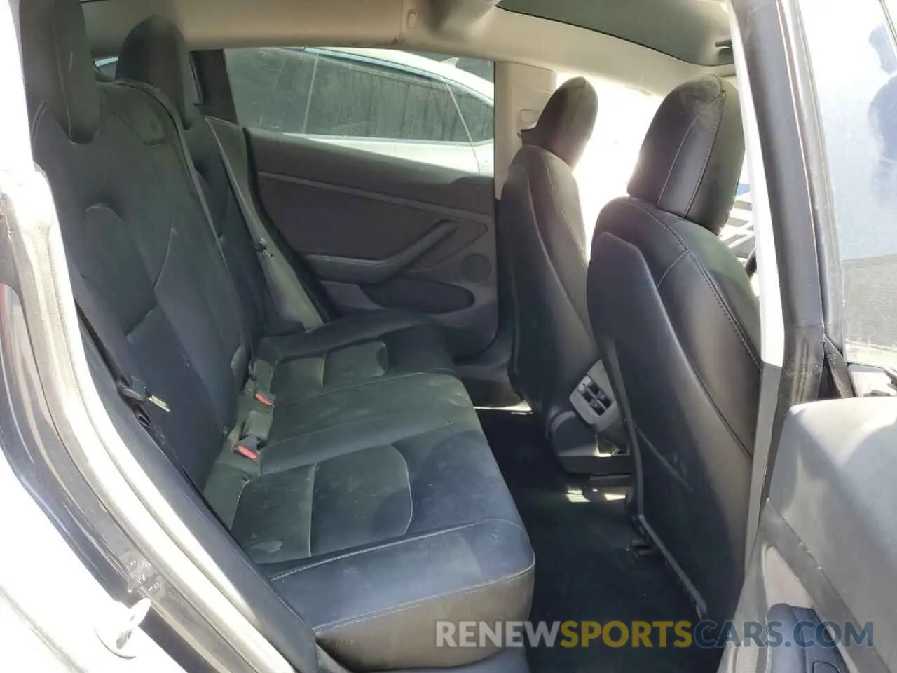 10 Photograph of a damaged car 5YJ3E1EA2NF374074 TESLA MODEL 3 2022