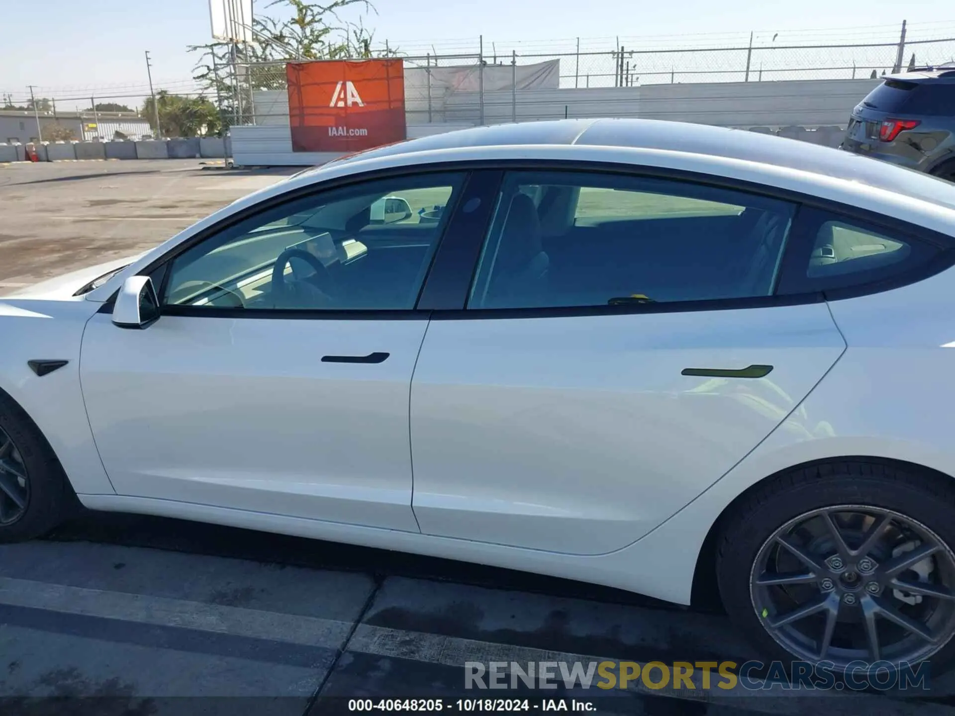 14 Photograph of a damaged car 5YJ3E1EA3NF117036 TESLA MODEL 3 2022