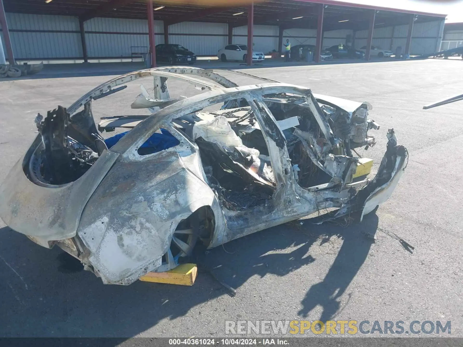 4 Photograph of a damaged car 5YJ3E1EA3NF143510 TESLA MODEL 3 2022