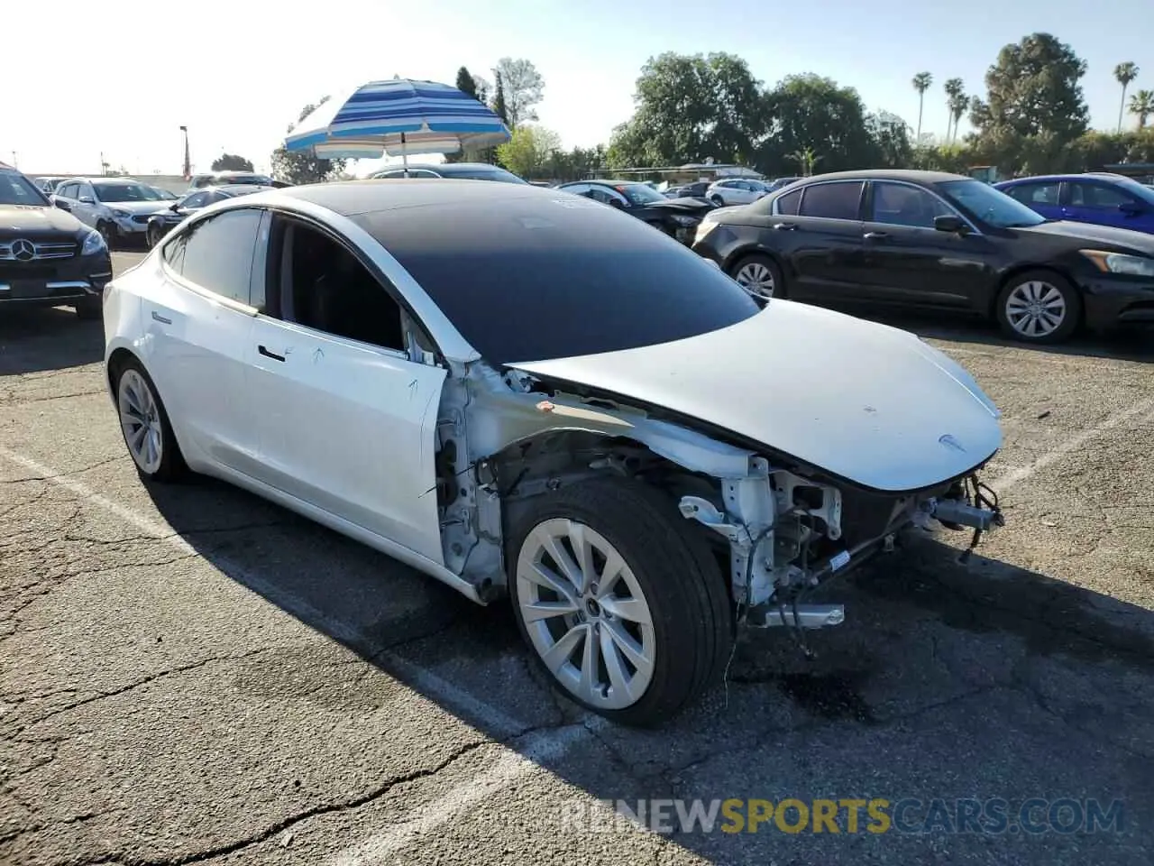 4 Photograph of a damaged car 5YJ3E1EA3NF145161 TESLA MODEL 3 2022
